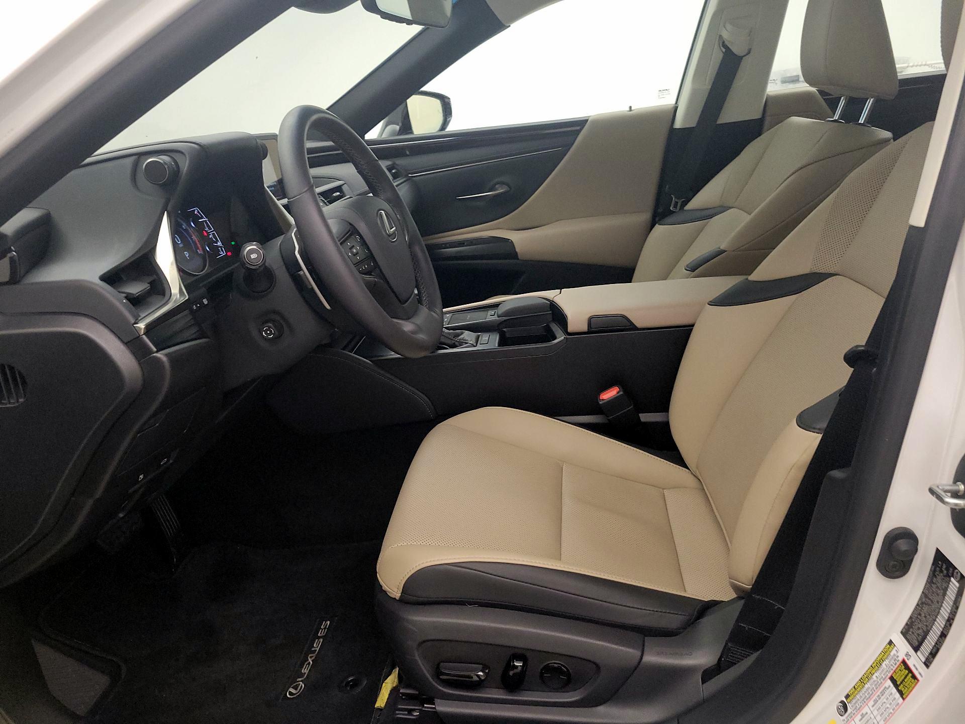 Thumbnail: 2021 Lexus ES - 11