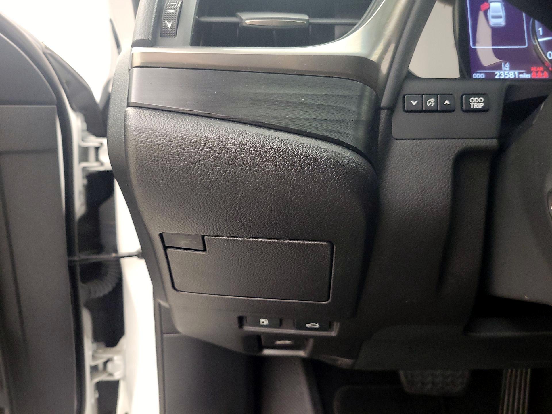 Thumbnail: 2021 Lexus ES - 13