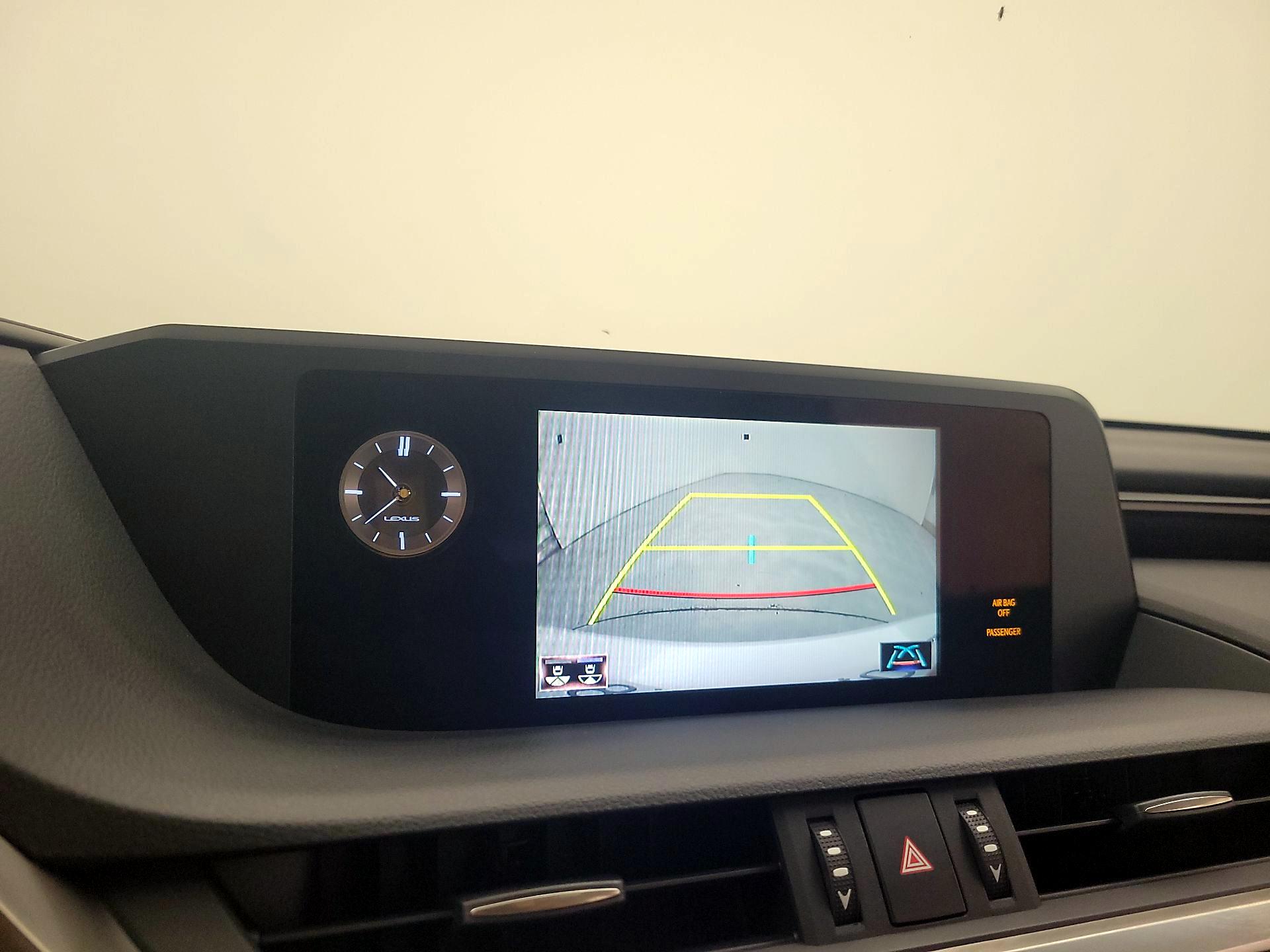 Thumbnail: 2021 Lexus ES - 14