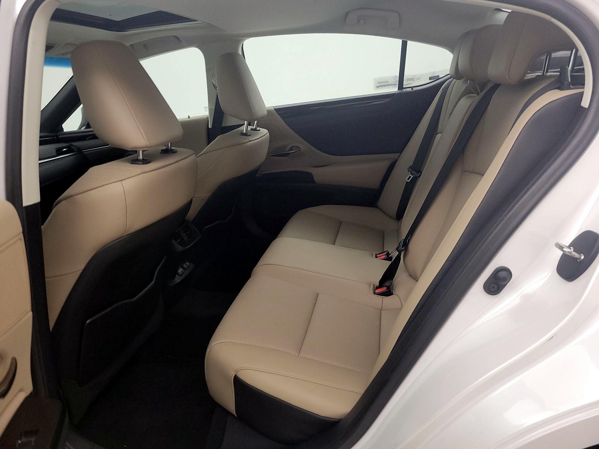 Thumbnail: 2021 Lexus ES - 20