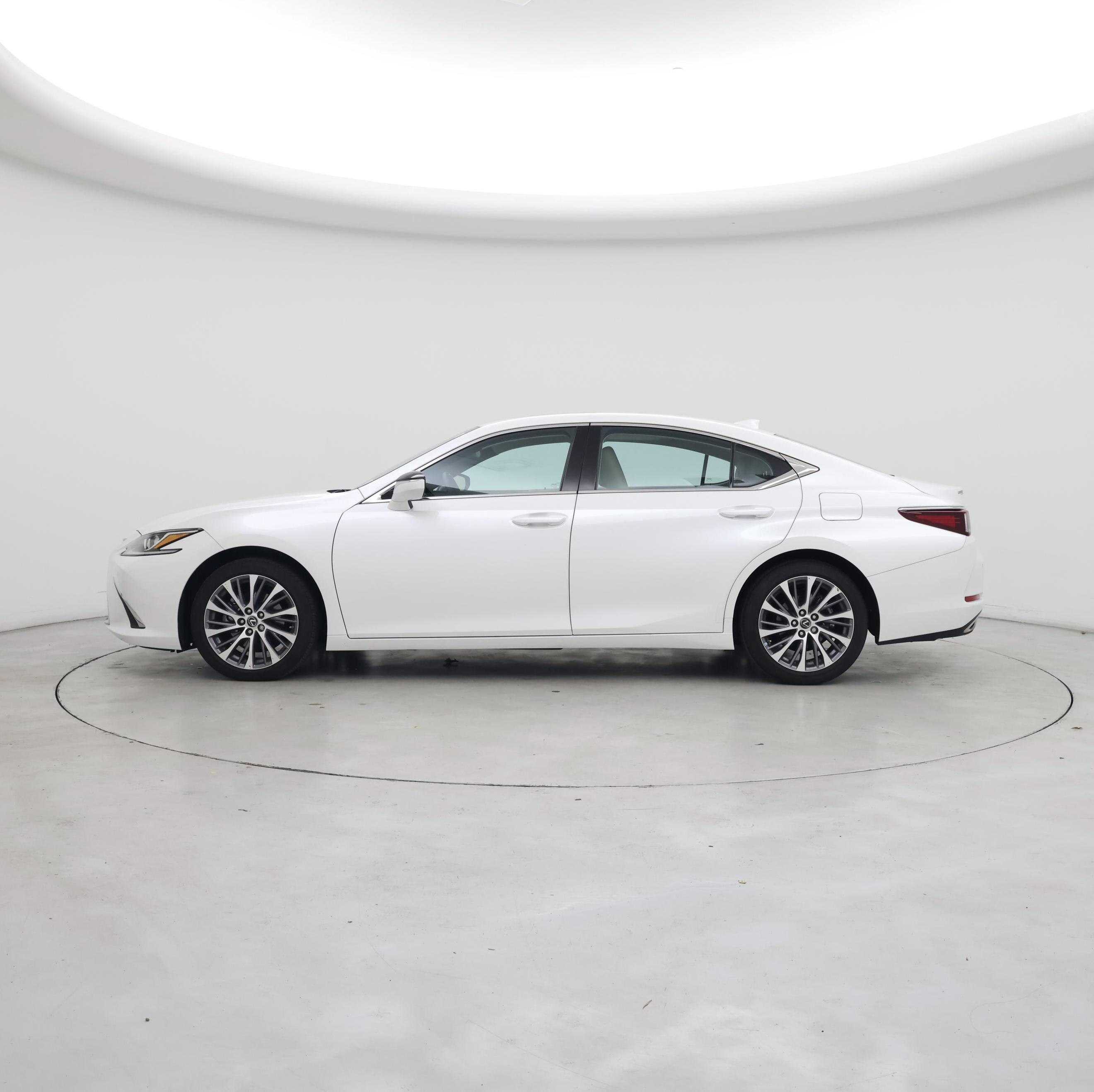 Thumbnail: 2021 Lexus ES - 3