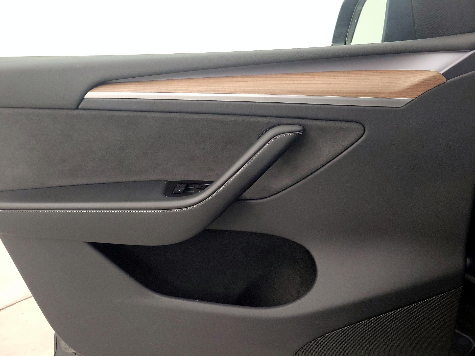 Thumbnail: 2023 Tesla Model Y - 12