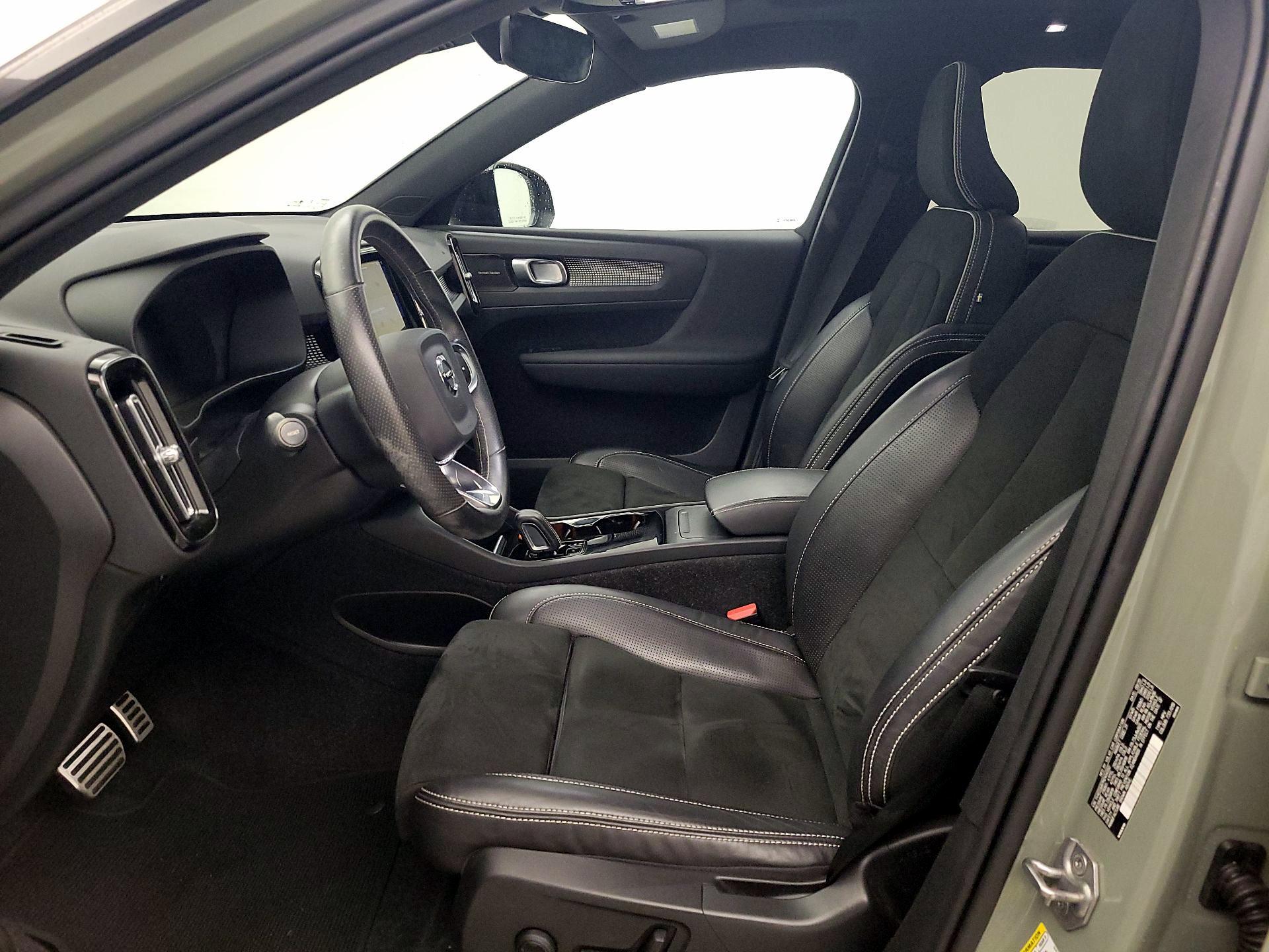 Thumbnail: 2021 Volvo XC40 - 11