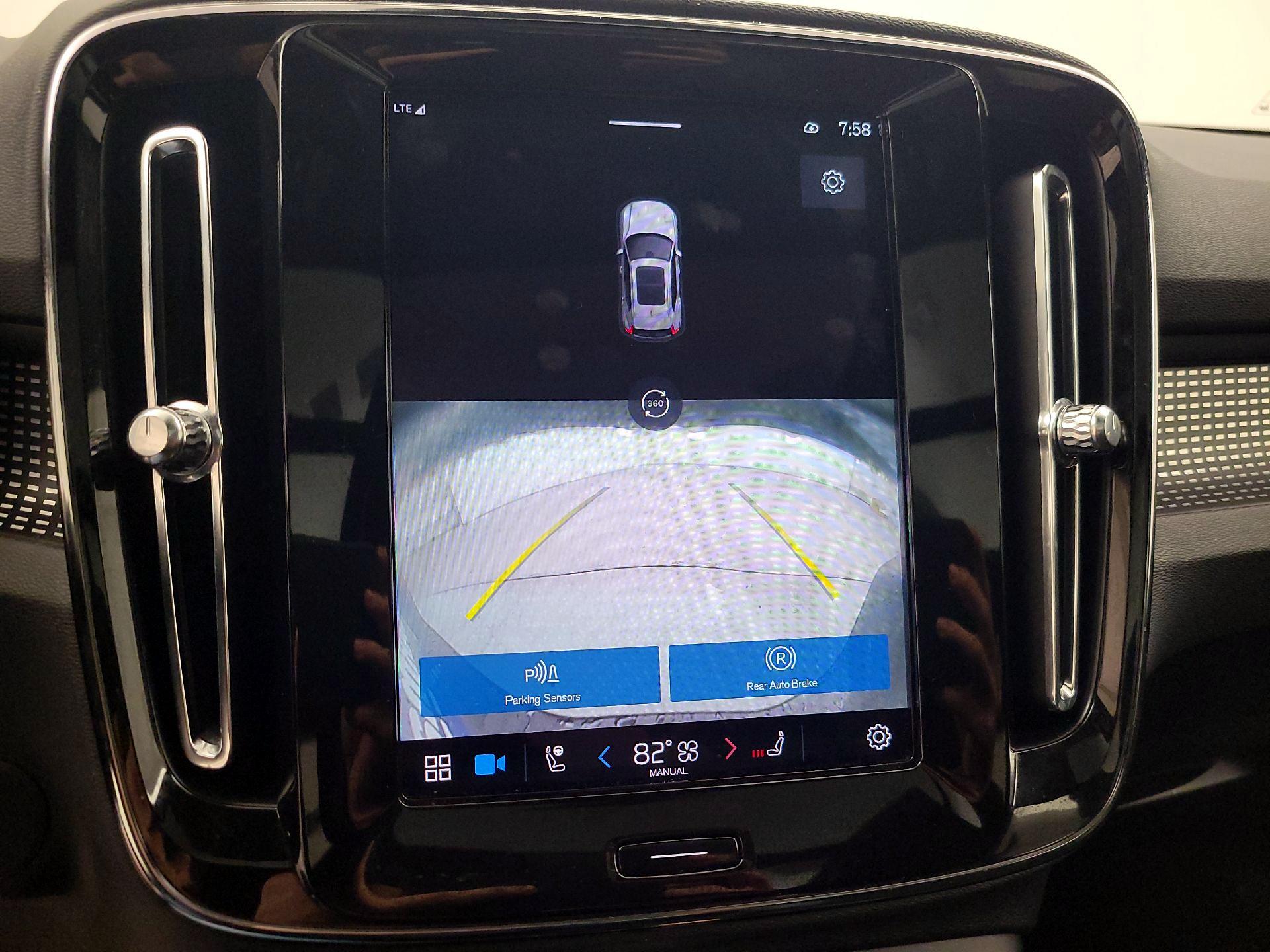 Thumbnail: 2021 Volvo XC40 - 13