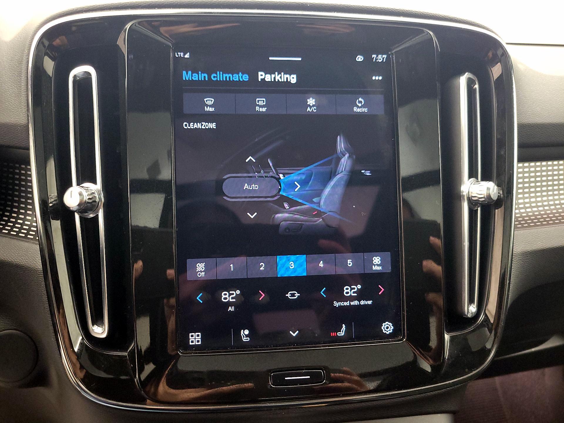 Thumbnail: 2021 Volvo XC40 - 15