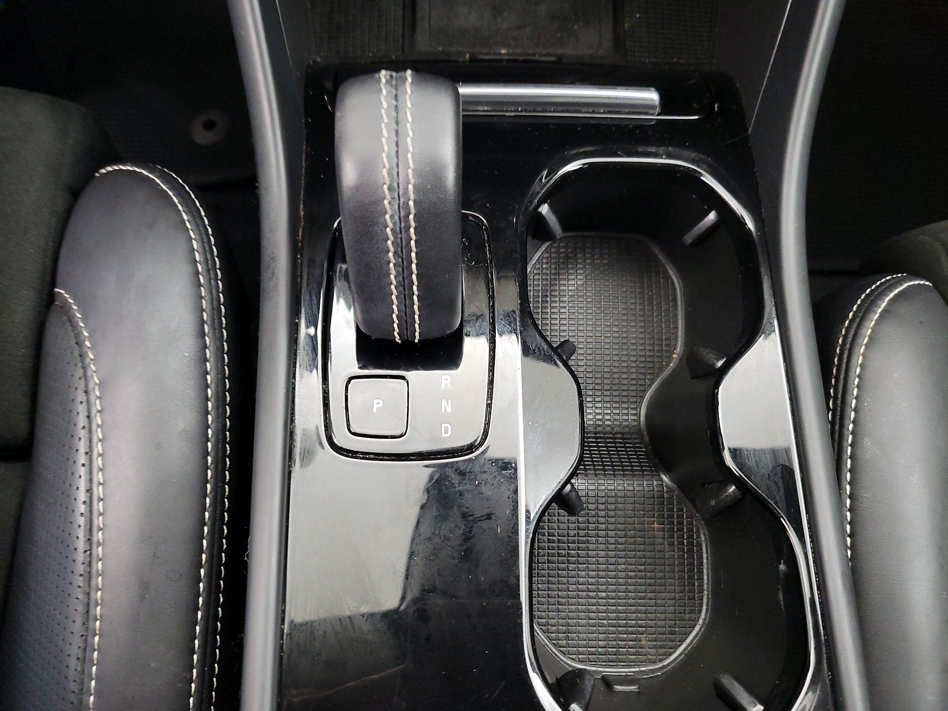 Thumbnail: 2021 Volvo XC40 - 16