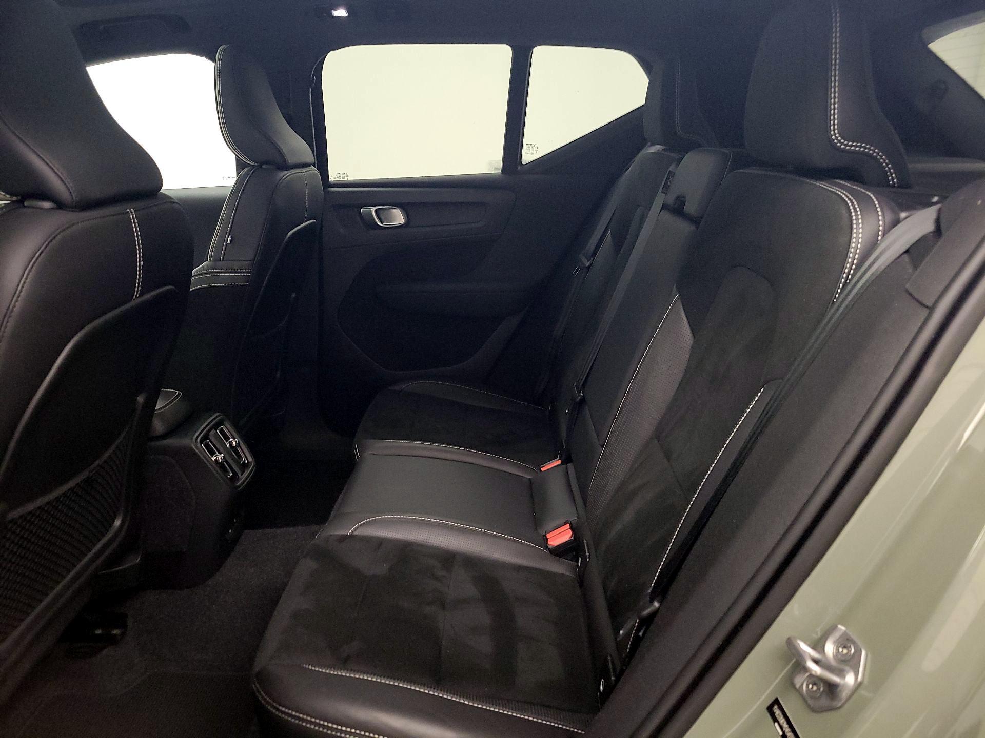 Thumbnail: 2021 Volvo XC40 - 19