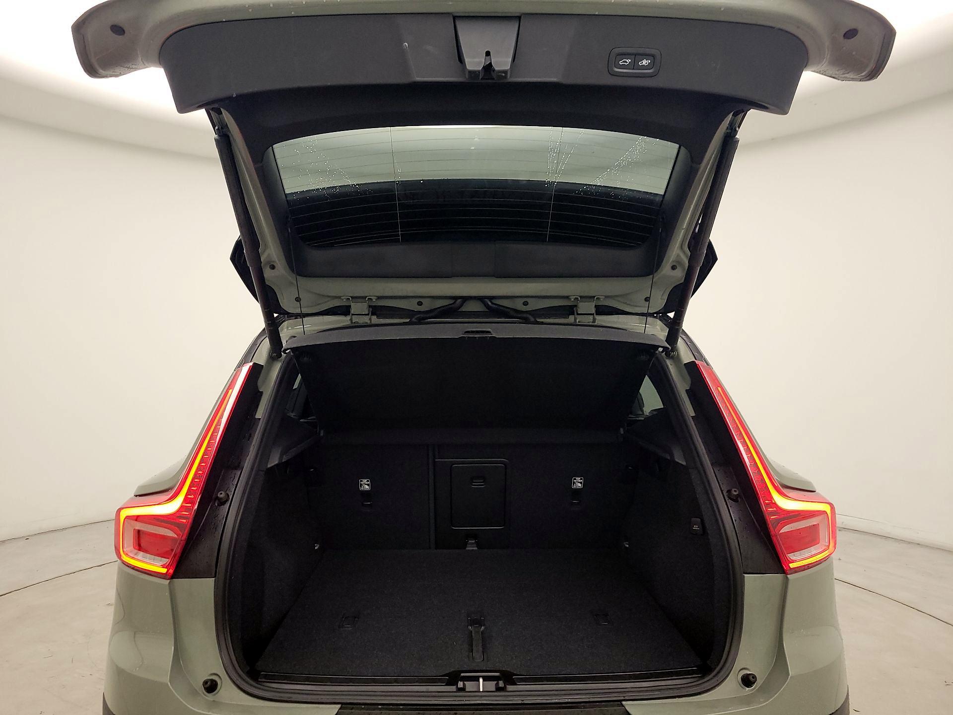 Thumbnail: 2021 Volvo XC40 - 20