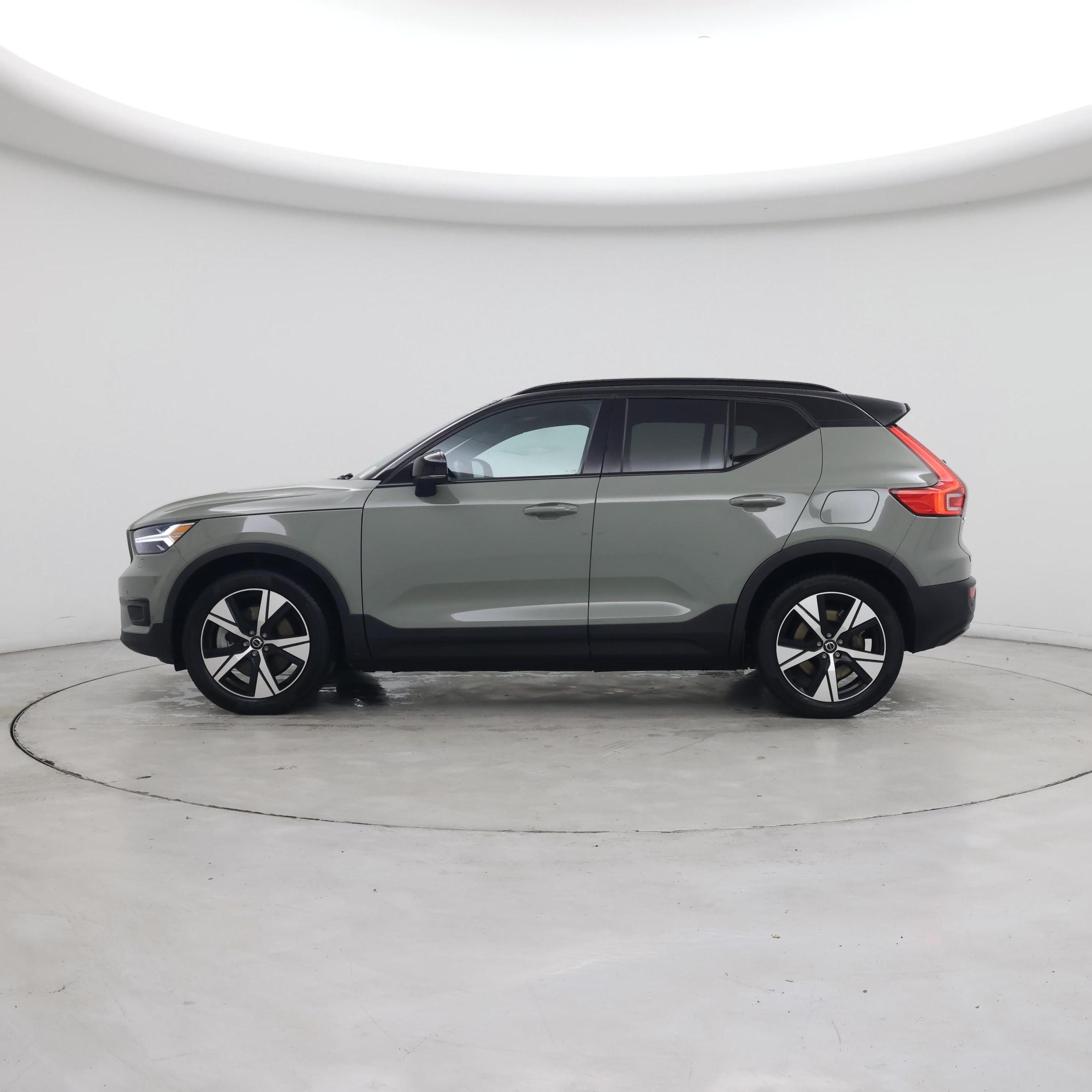 Thumbnail: 2021 Volvo XC40 - 3