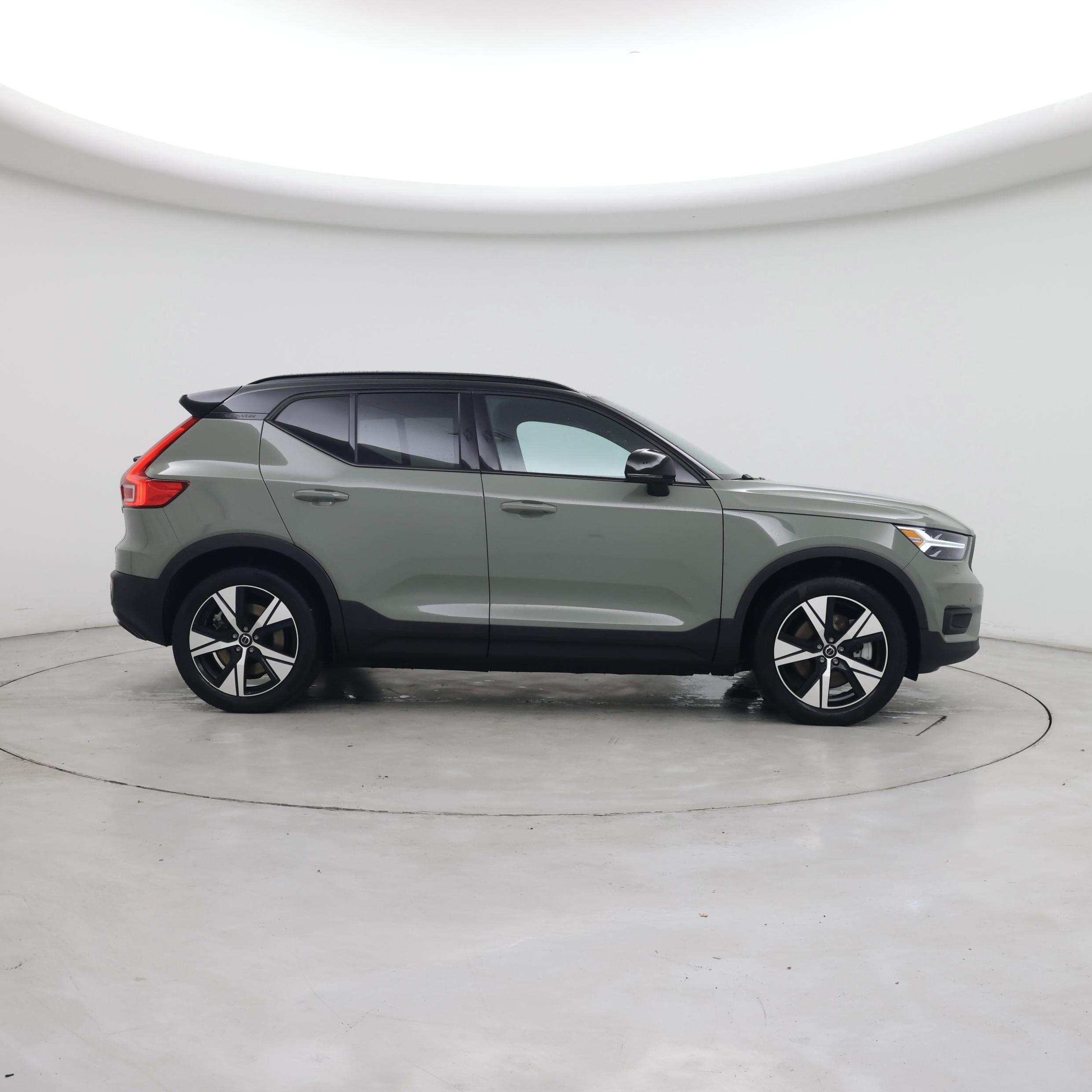 Thumbnail: 2021 Volvo XC40 - 7