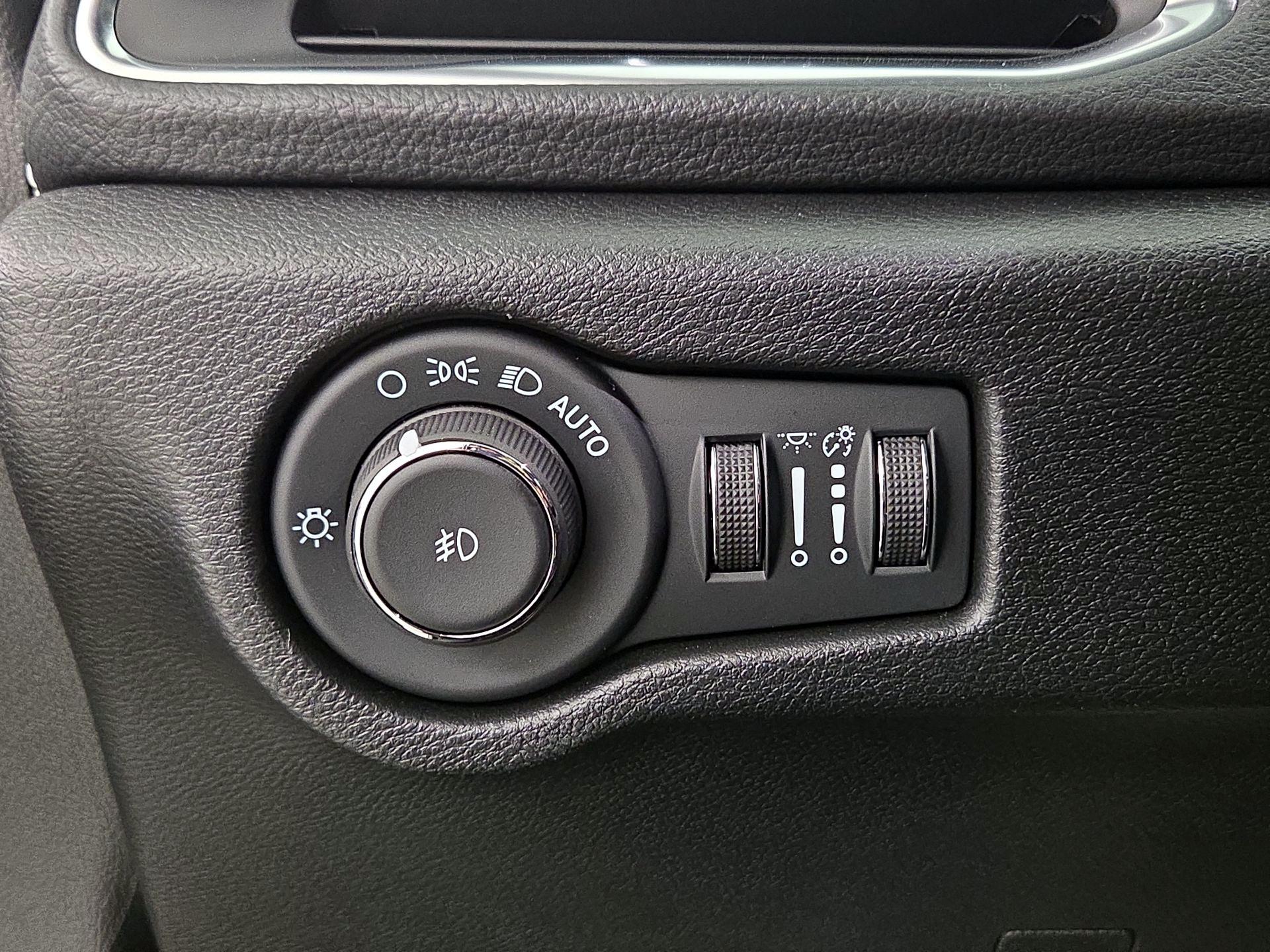 Thumbnail: 2026 Chrysler Pacifica - 13