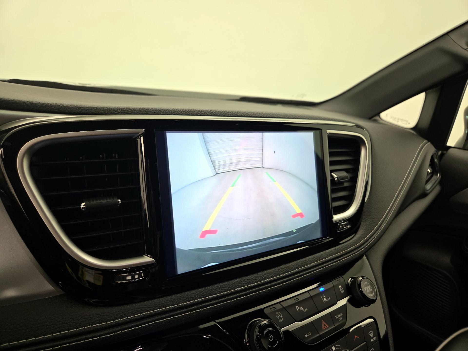 Thumbnail: 2026 Chrysler Pacifica - 15