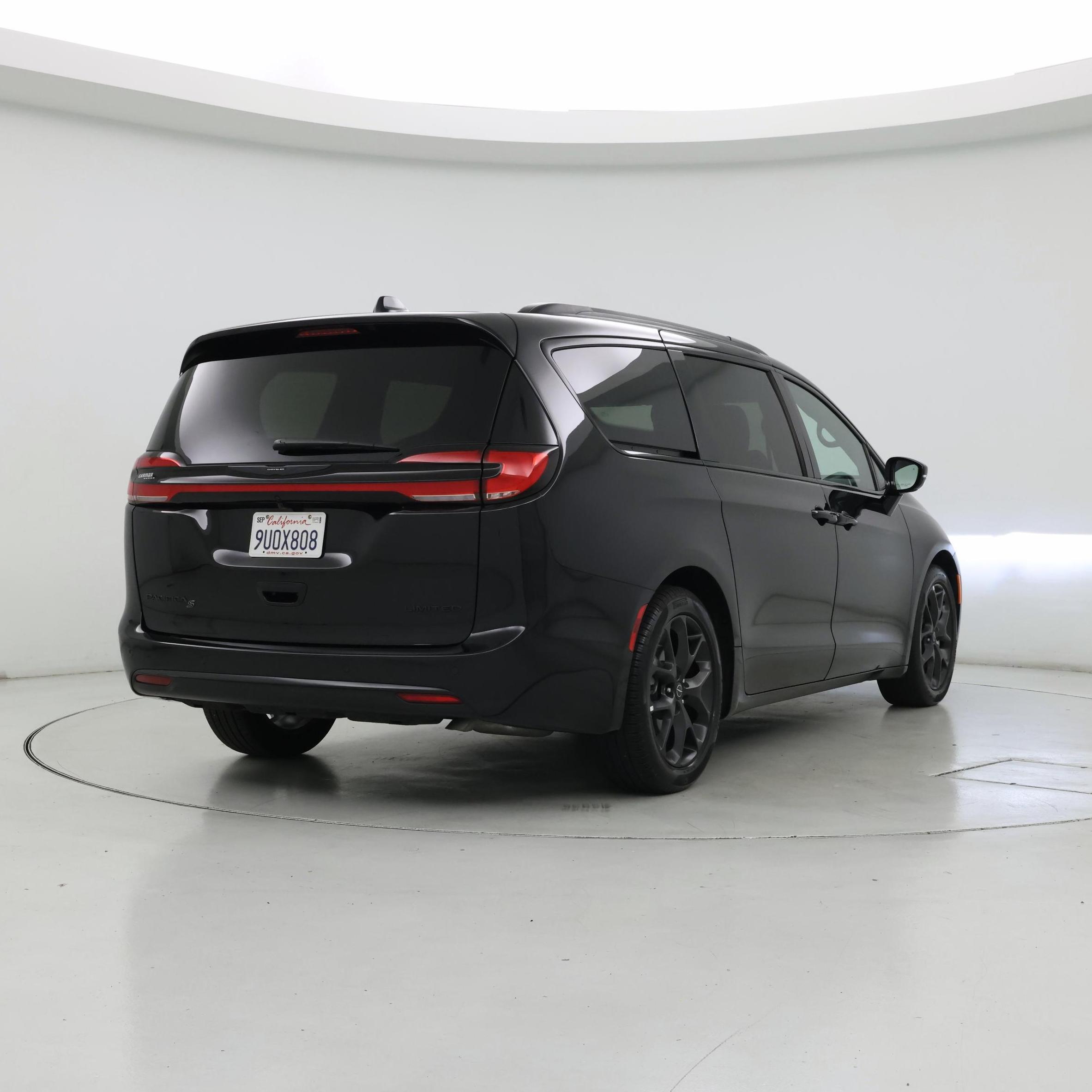 Thumbnail: 2026 Chrysler Pacifica - 8