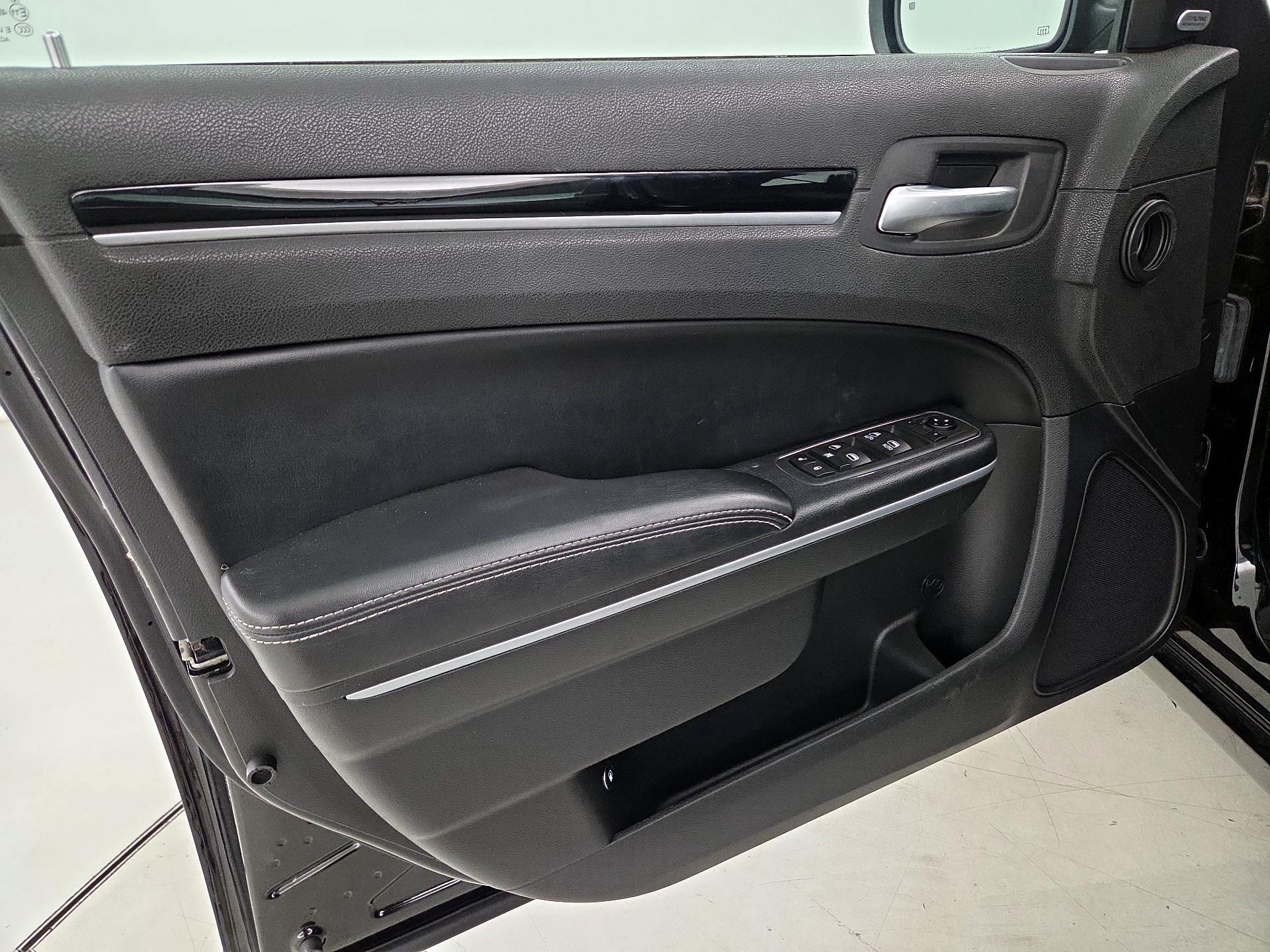 Thumbnail: 2021 Chrysler 300 - 12