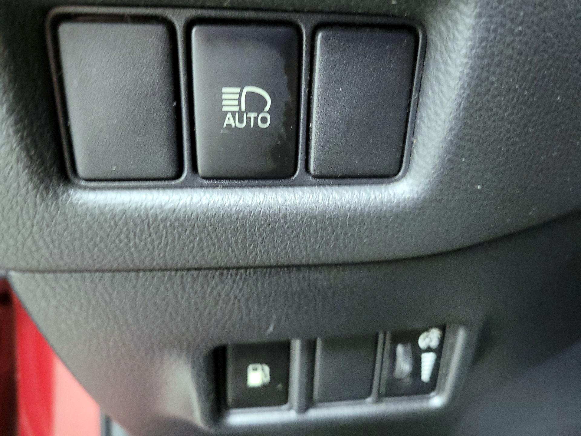 Thumbnail: 2019 Toyota C-HR - 11