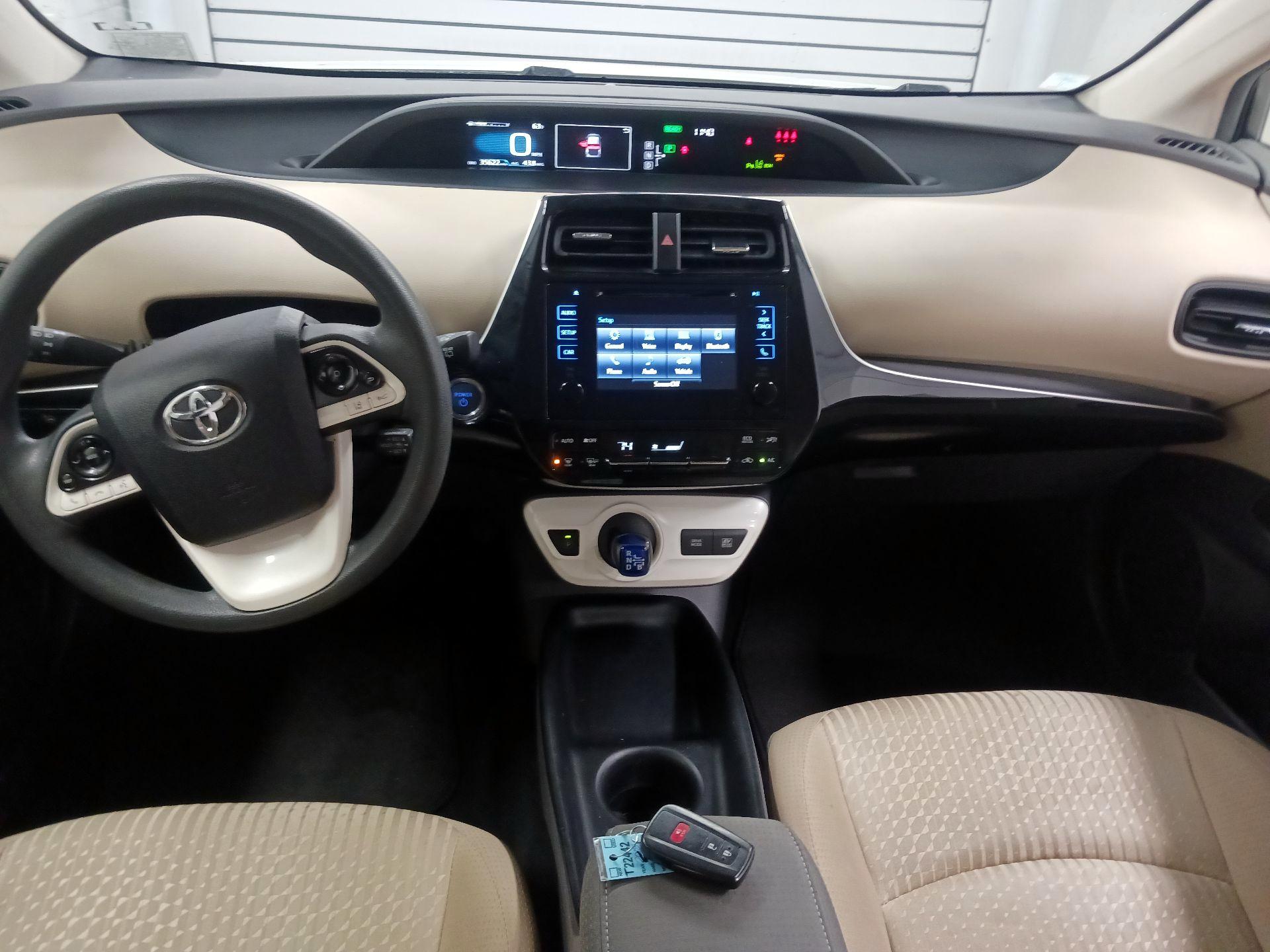 Thumbnail: 2018 Toyota Prius - 9