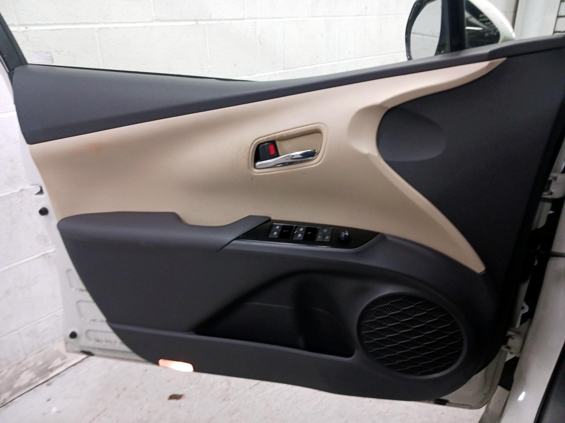 Thumbnail: 2018 Toyota Prius - 12