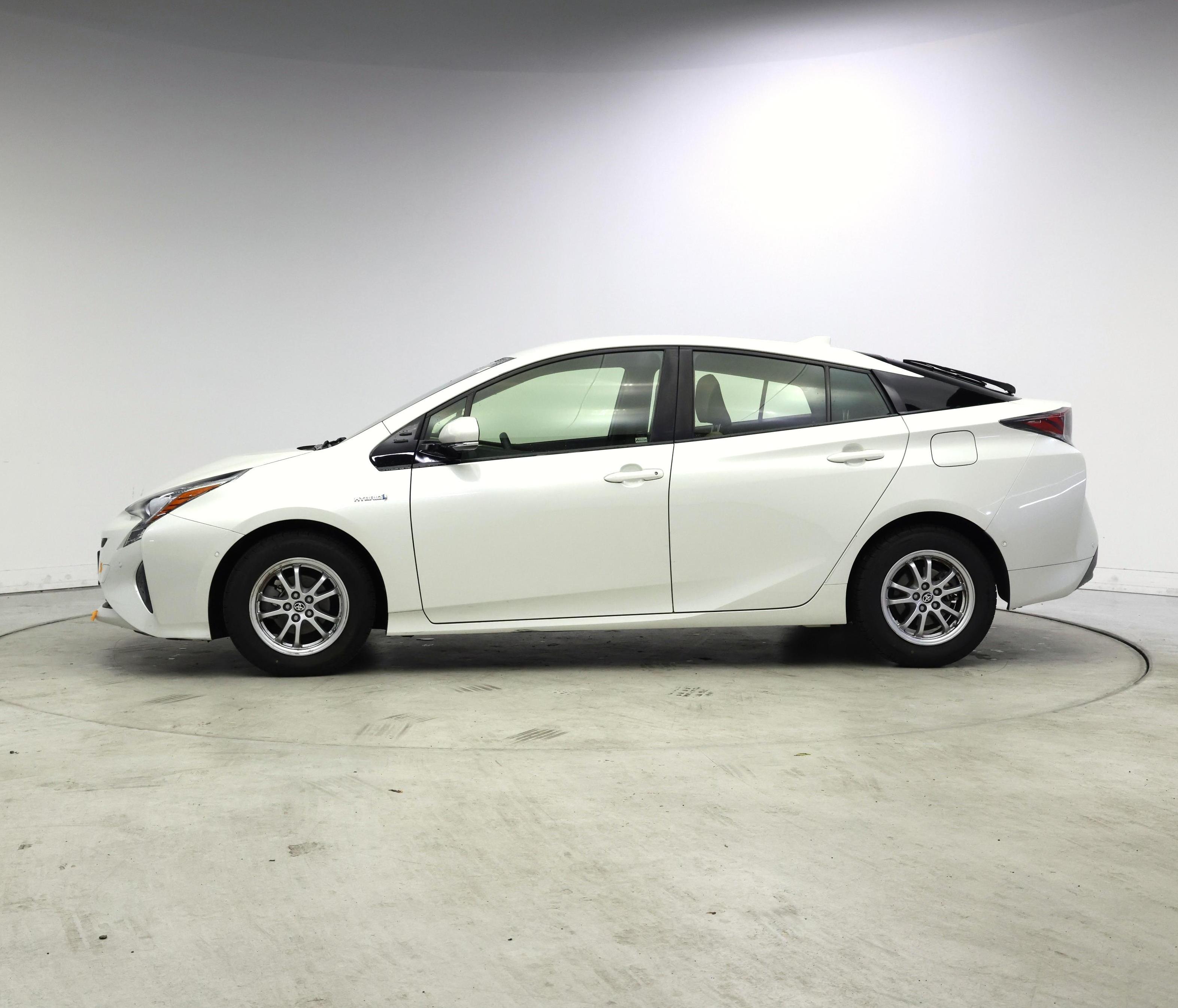 Thumbnail: 2018 Toyota Prius - 3