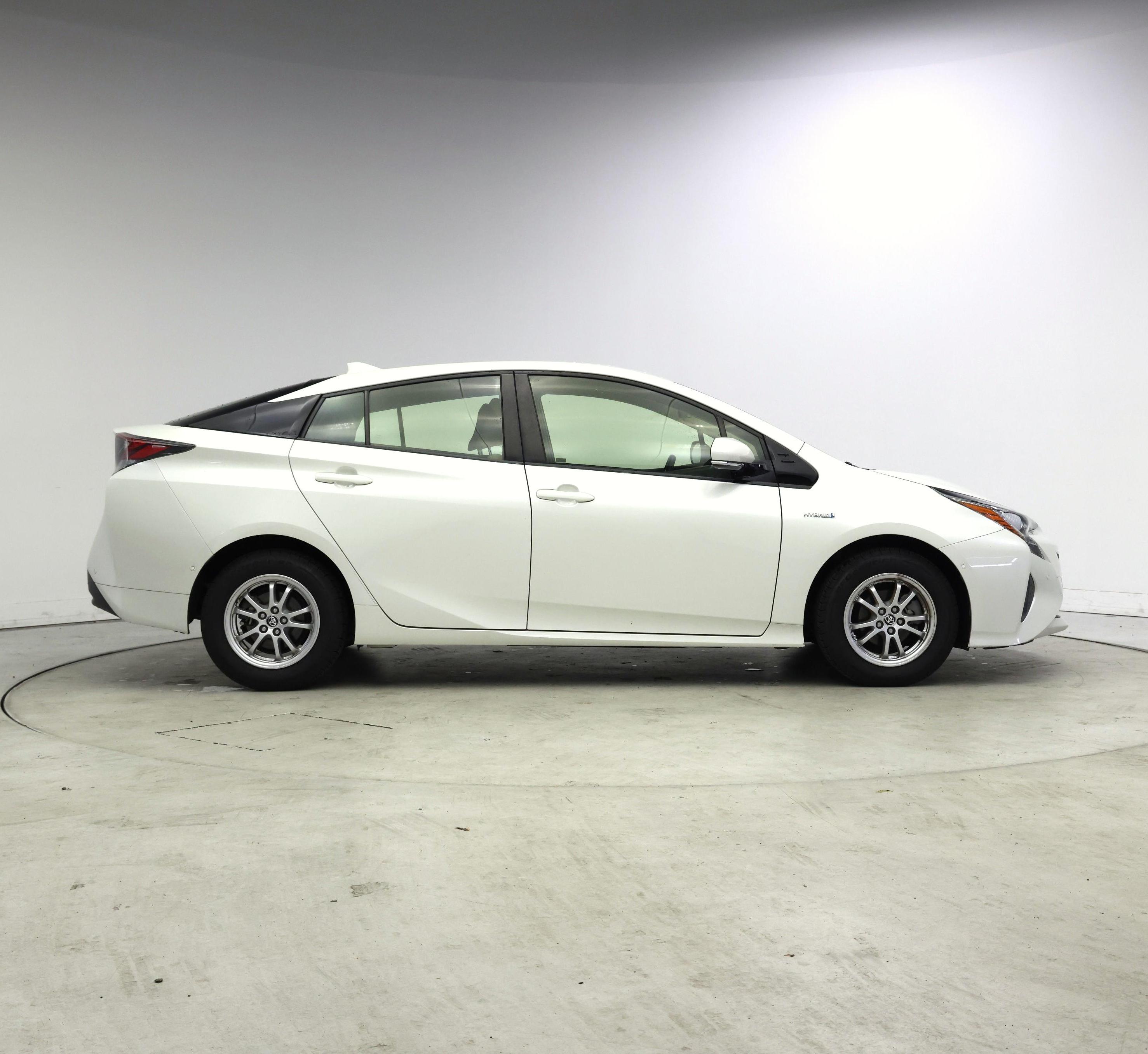 Thumbnail: 2018 Toyota Prius - 7
