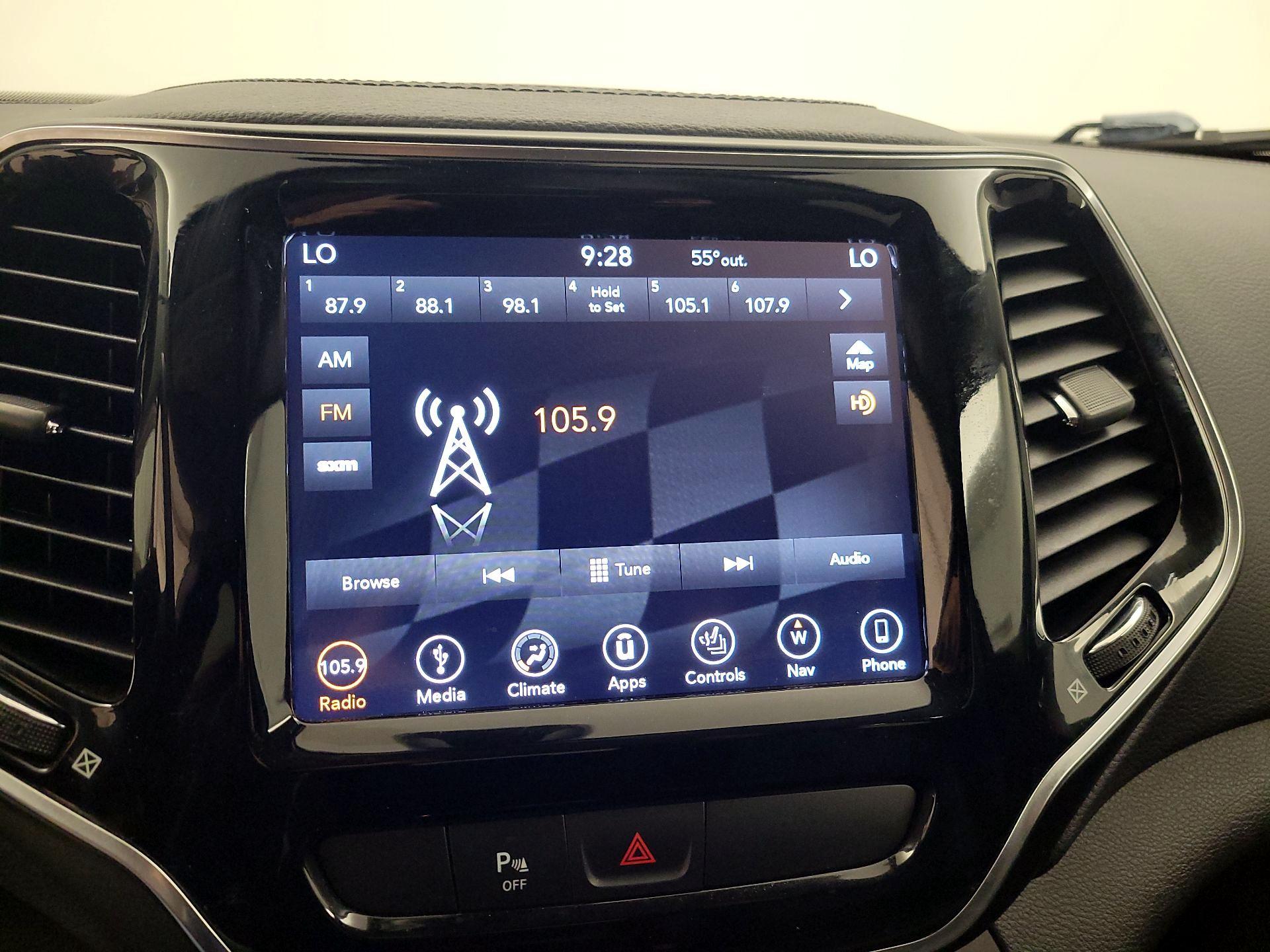 Thumbnail: 2019 Jeep Cherokee - 16