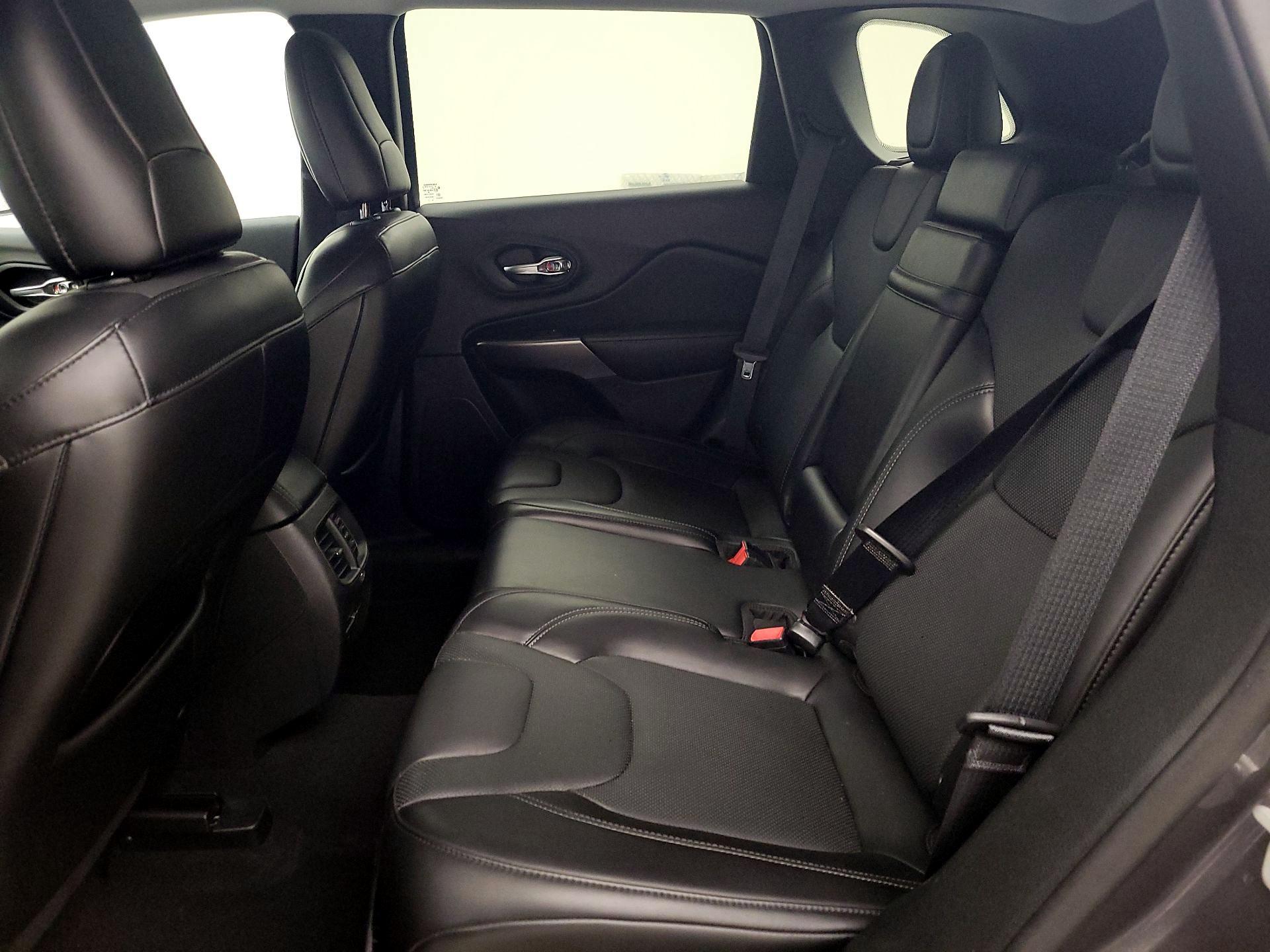 Thumbnail: 2019 Jeep Cherokee - 20