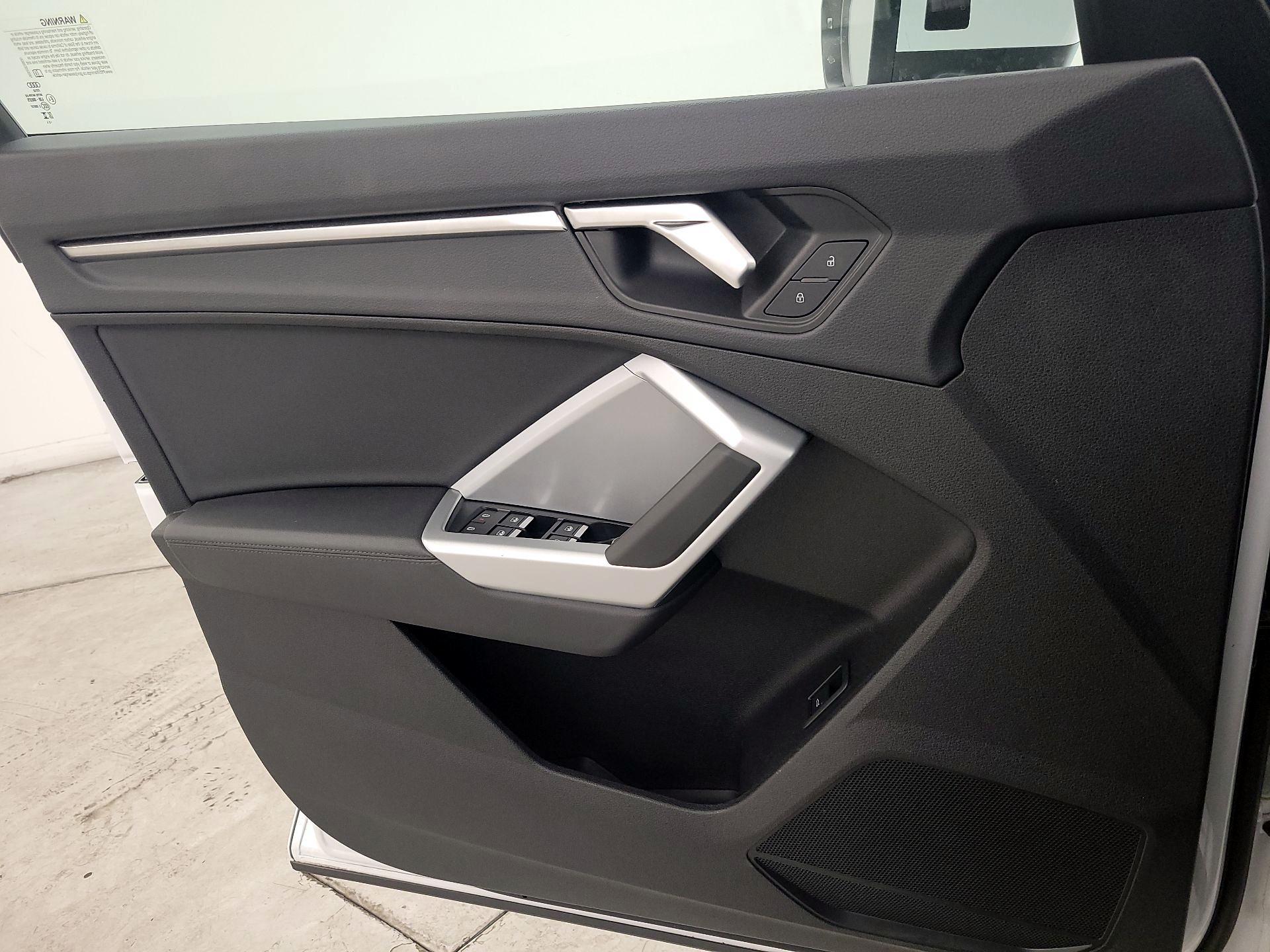 Thumbnail: 2025 Audi Q3 - 10