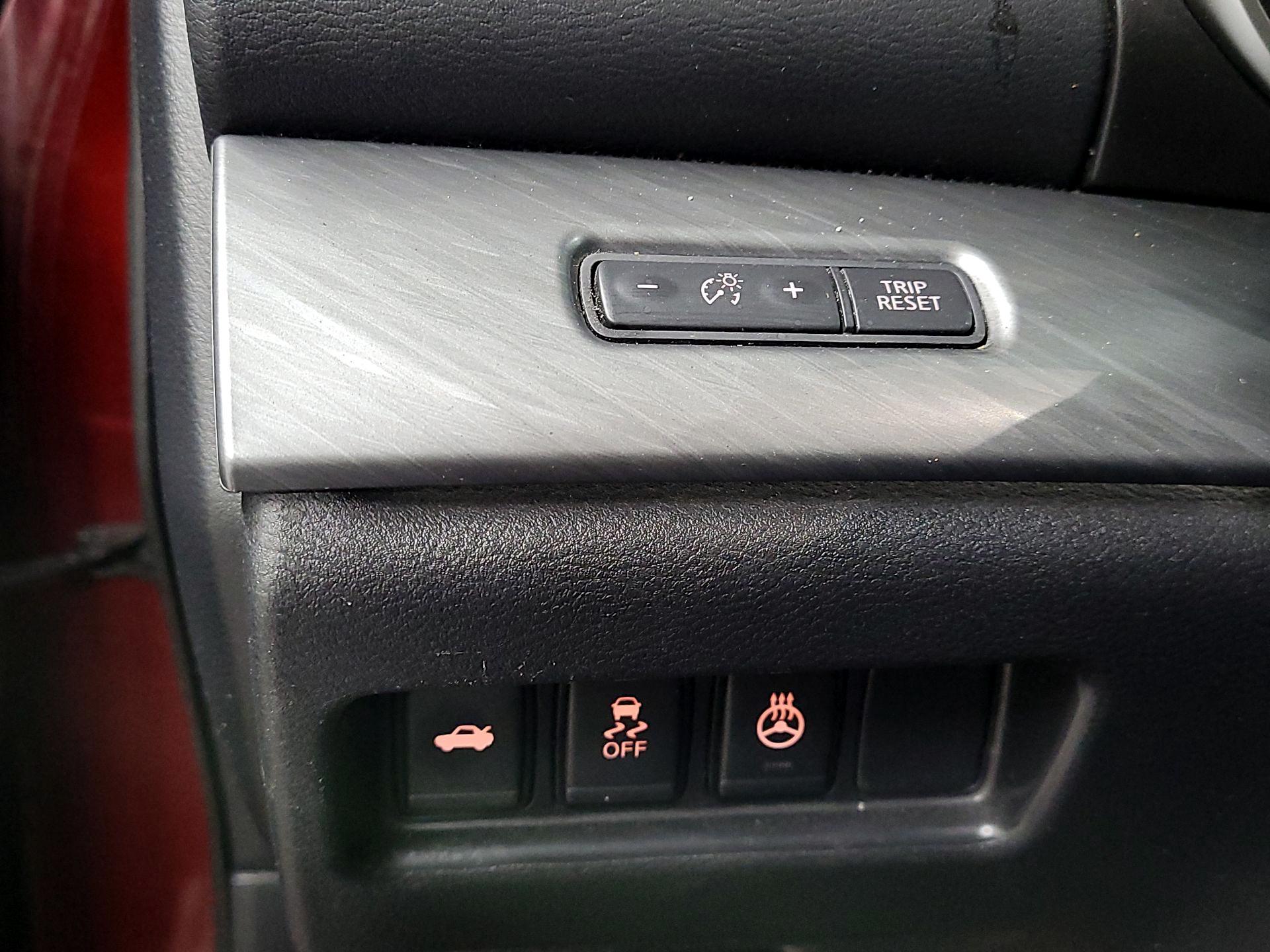 Thumbnail: 2017 Nissan Maxima - 13