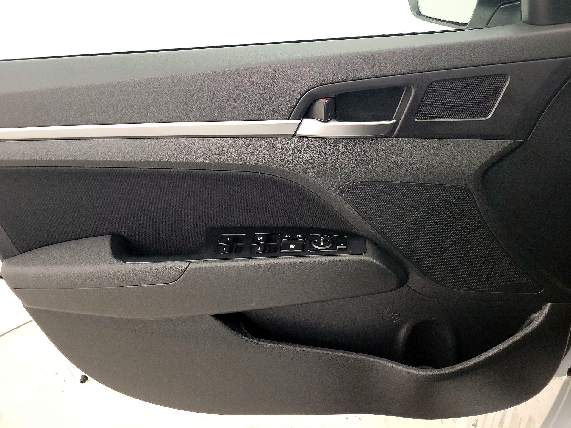 Thumbnail: 2020 Hyundai Elantra - 12