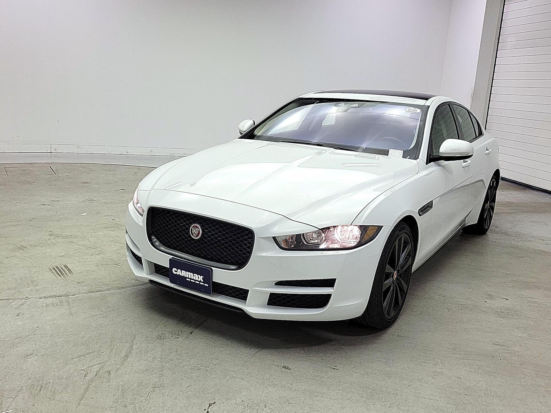 Thumbnail: 2018 Jaguar XE - 3