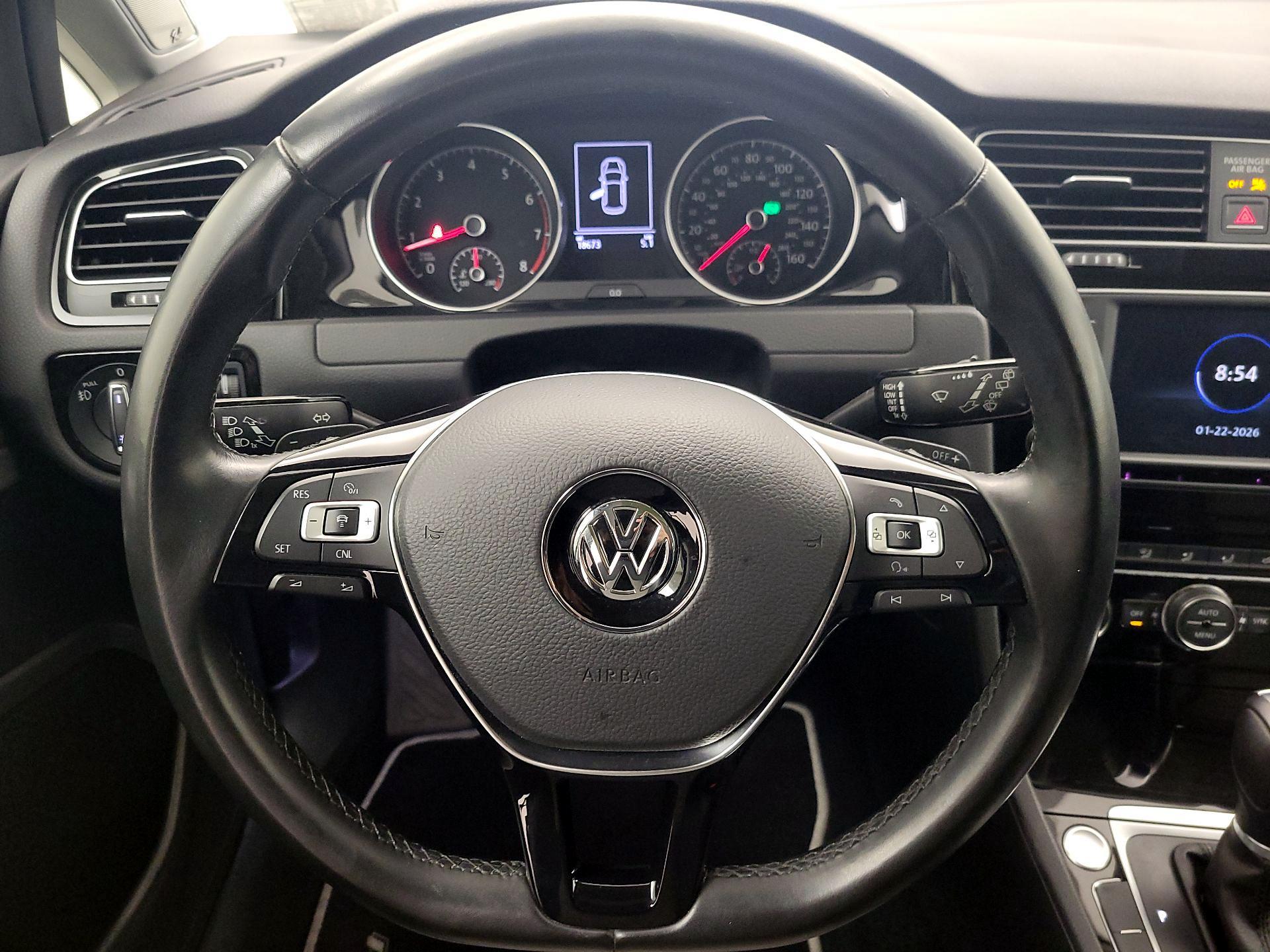 Thumbnail: 2017 Volkswagen Golf - 10