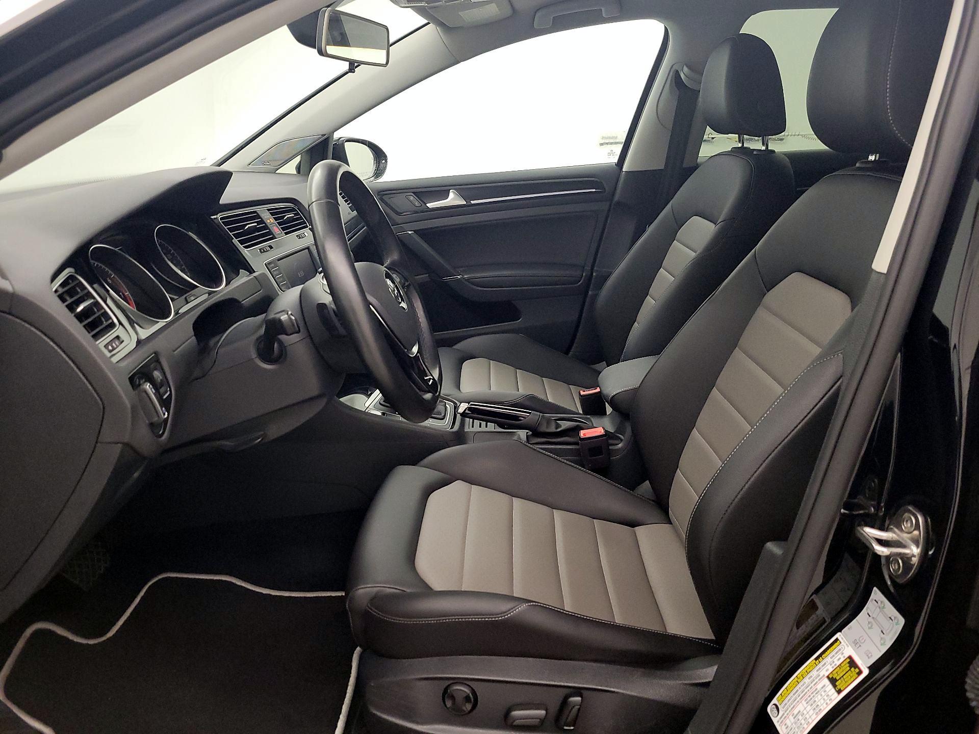 Thumbnail: 2017 Volkswagen Golf - 11