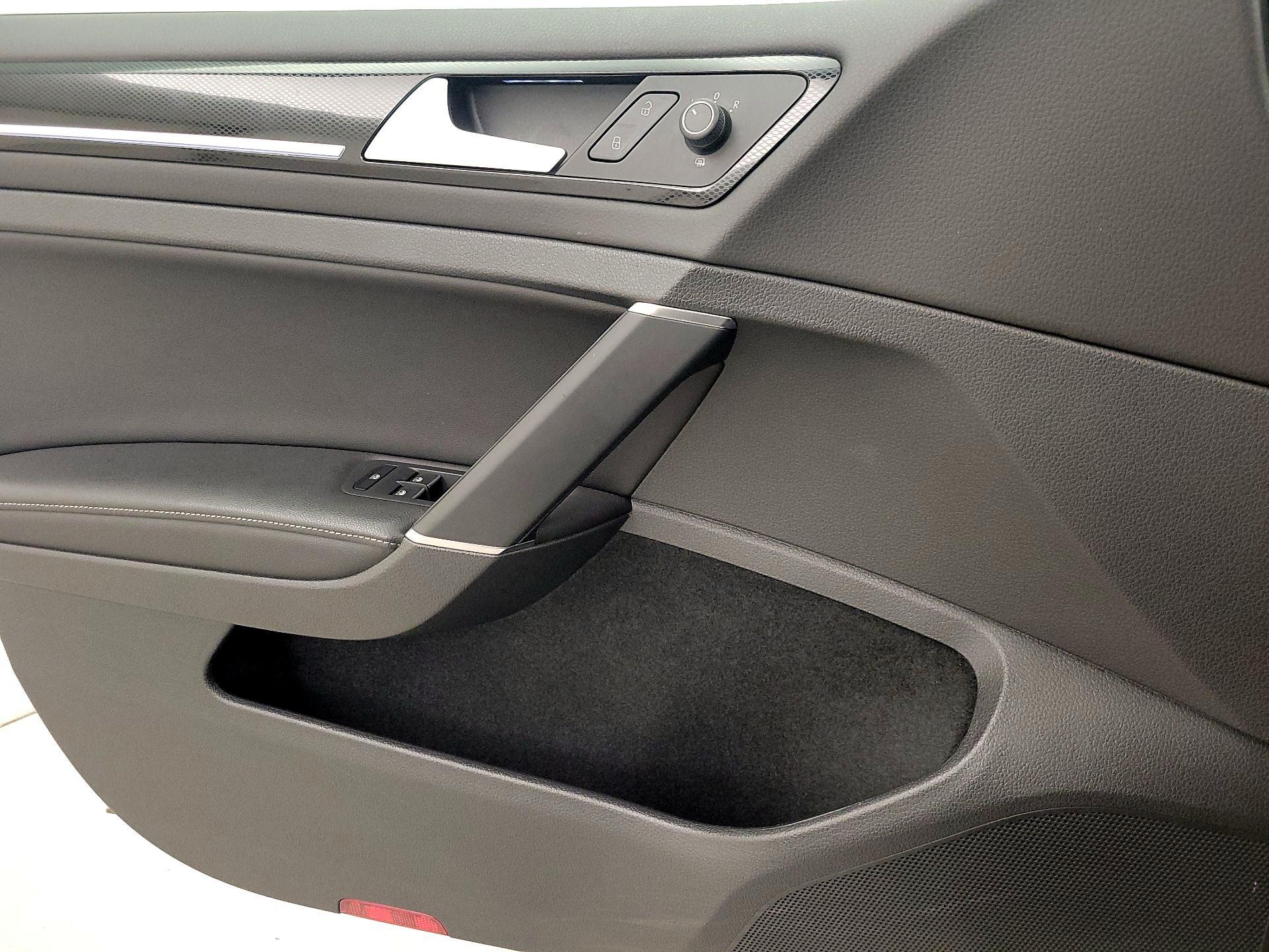 Thumbnail: 2017 Volkswagen Golf - 12