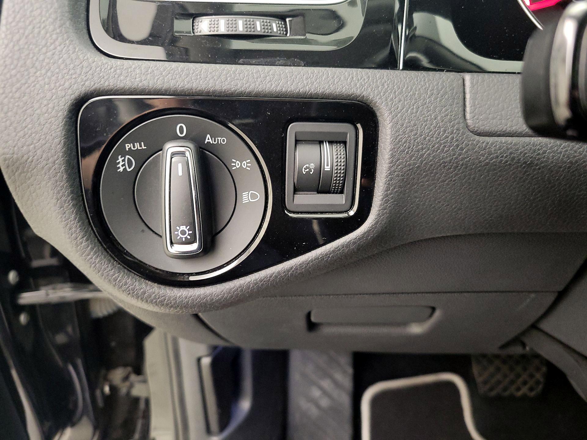 Thumbnail: 2017 Volkswagen Golf - 13