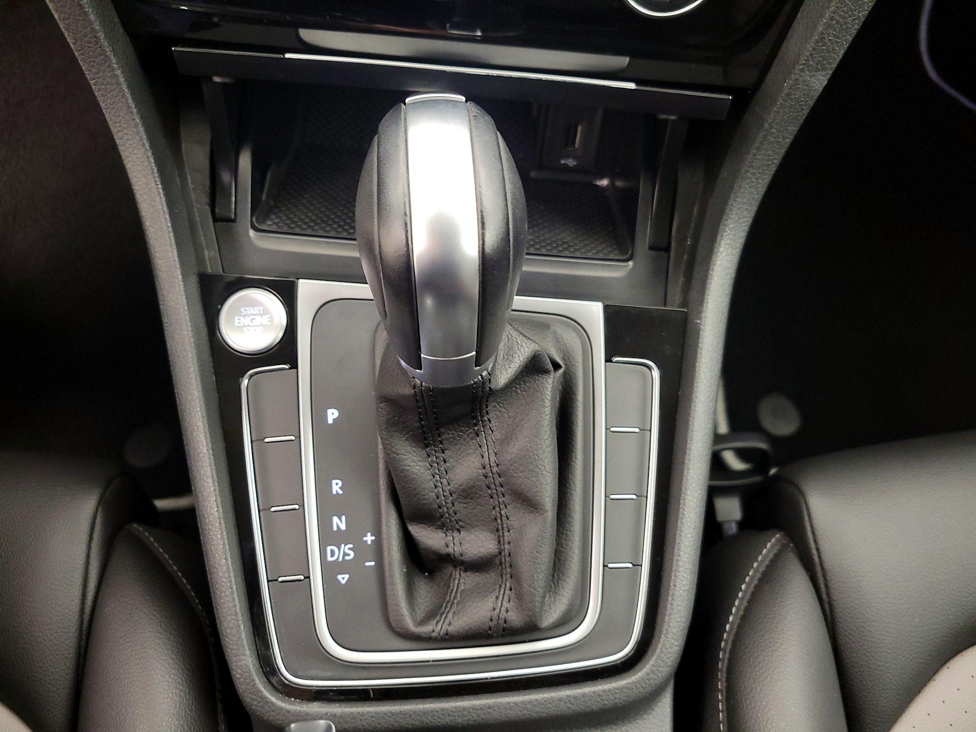 Thumbnail: 2017 Volkswagen Golf - 18