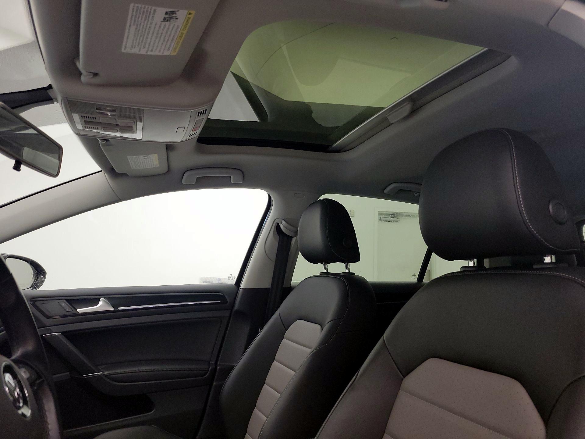 Thumbnail: 2017 Volkswagen Golf - 20