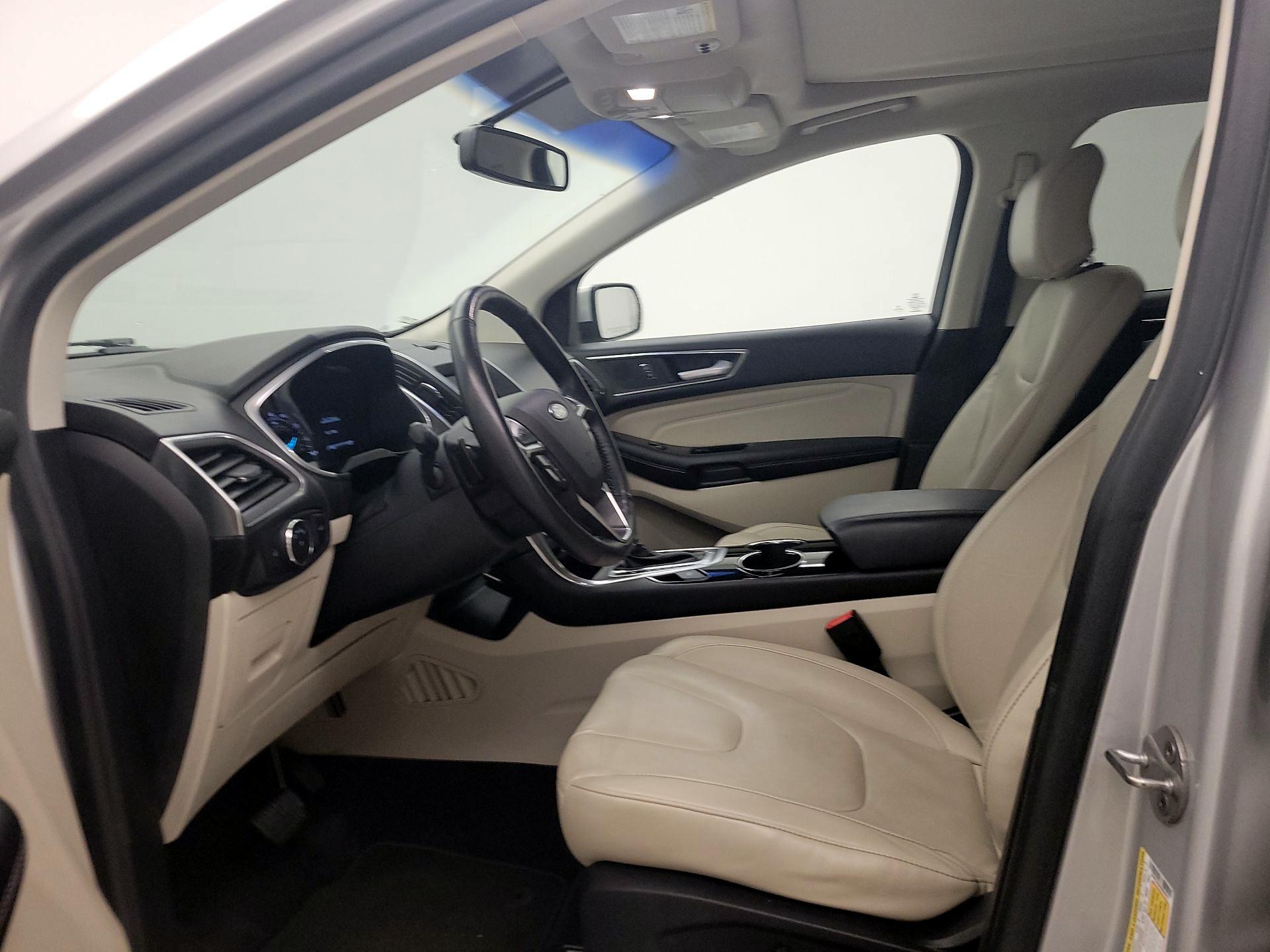 Thumbnail: 2016 Ford Edge - 11