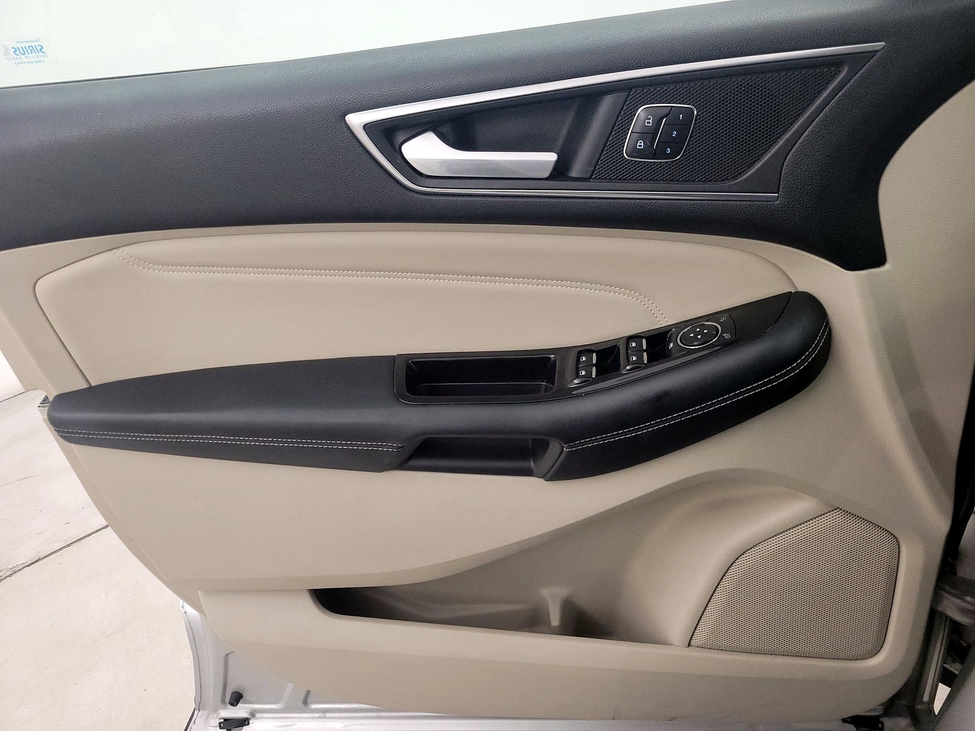 Thumbnail: 2016 Ford Edge - 12