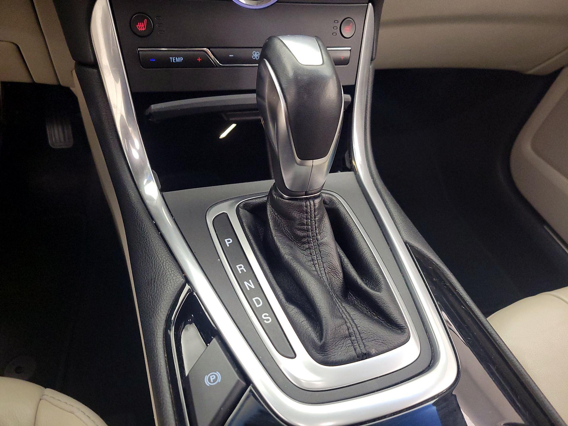 Thumbnail: 2016 Ford Edge - 17