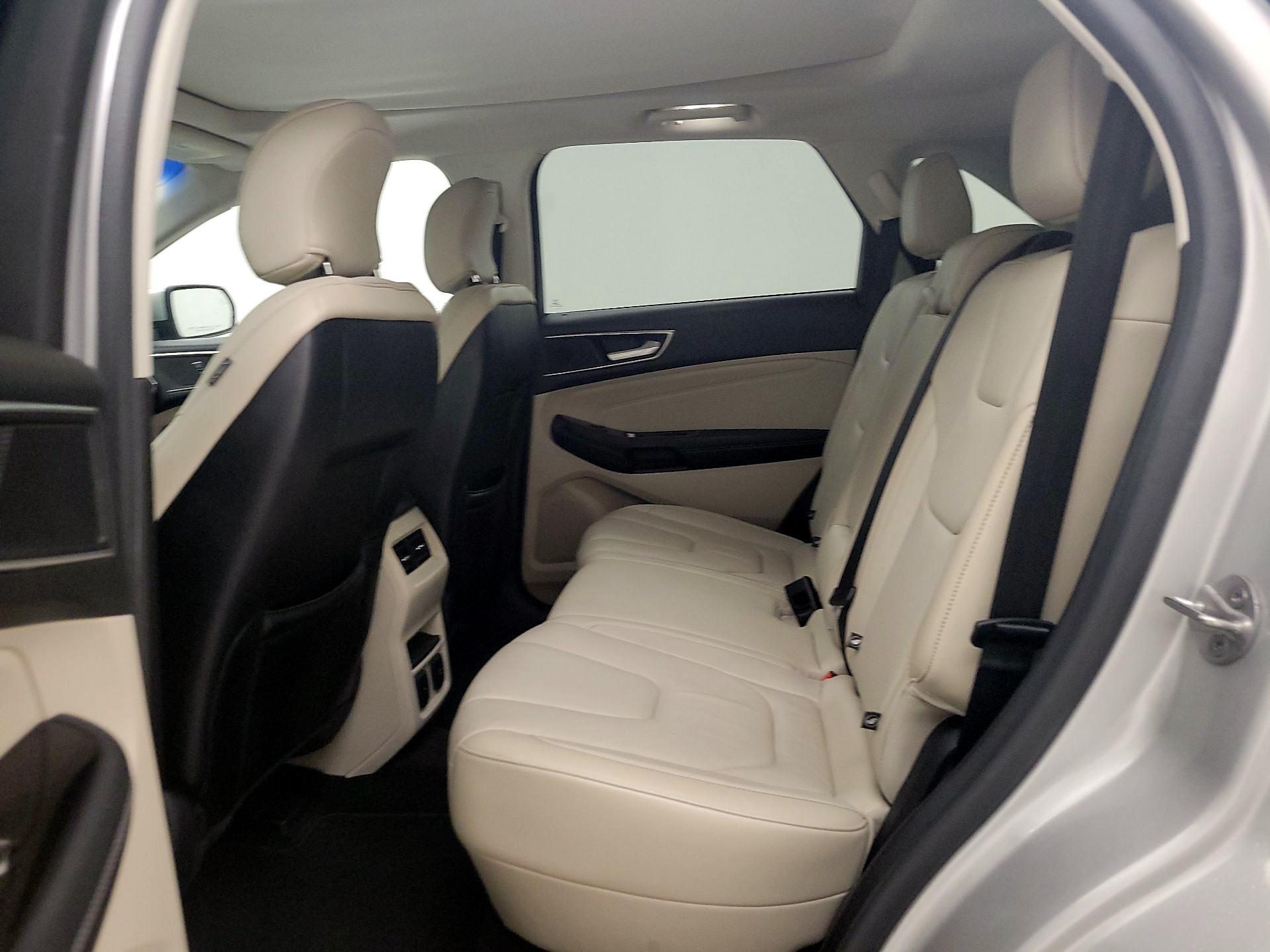 Thumbnail: 2016 Ford Edge - 19