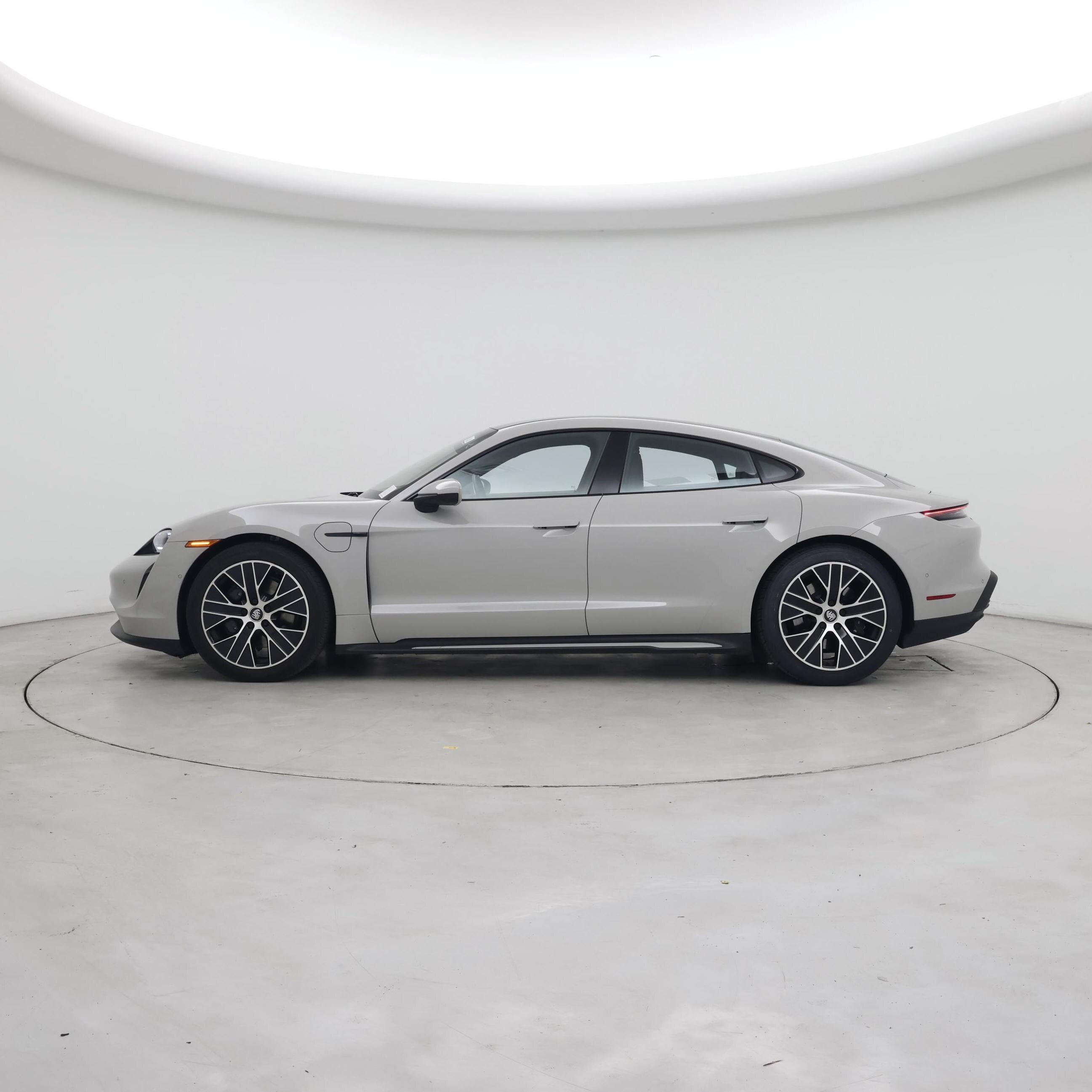 Thumbnail: 2021 Porsche Taycan - 3