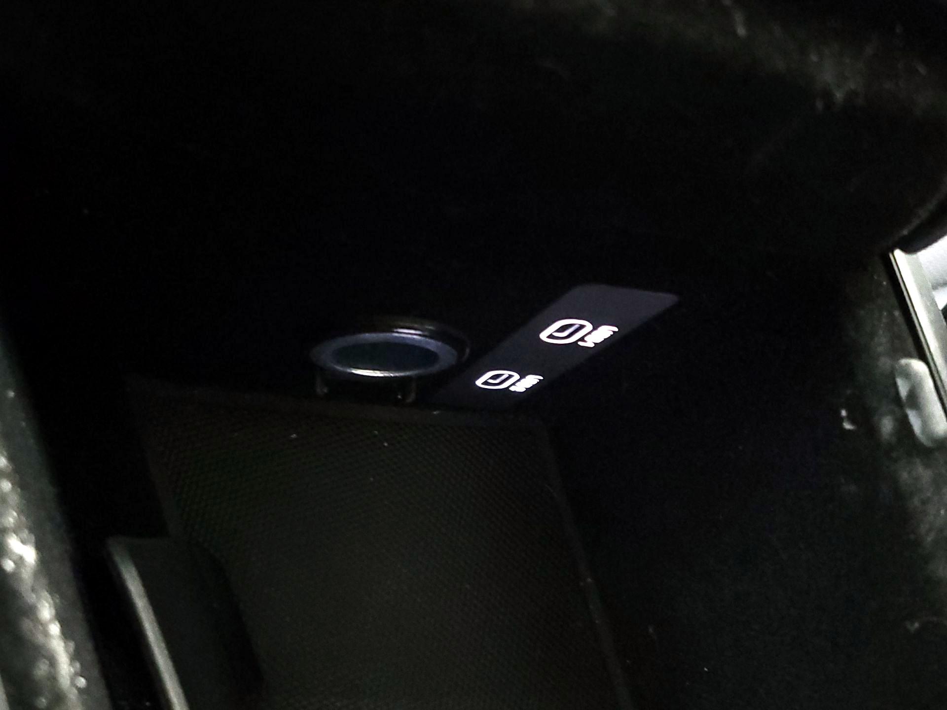 Thumbnail: 2021 Porsche Taycan - 18