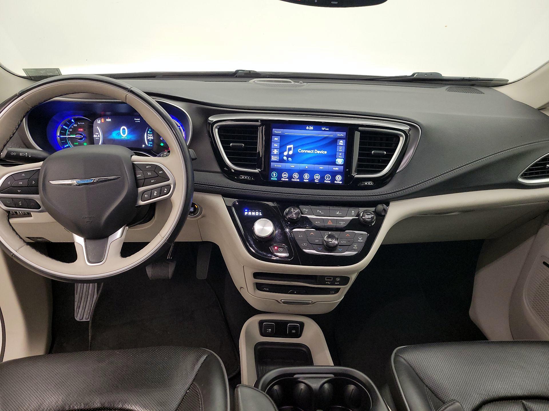 Thumbnail: 2018 Chrysler Pacifica - 9