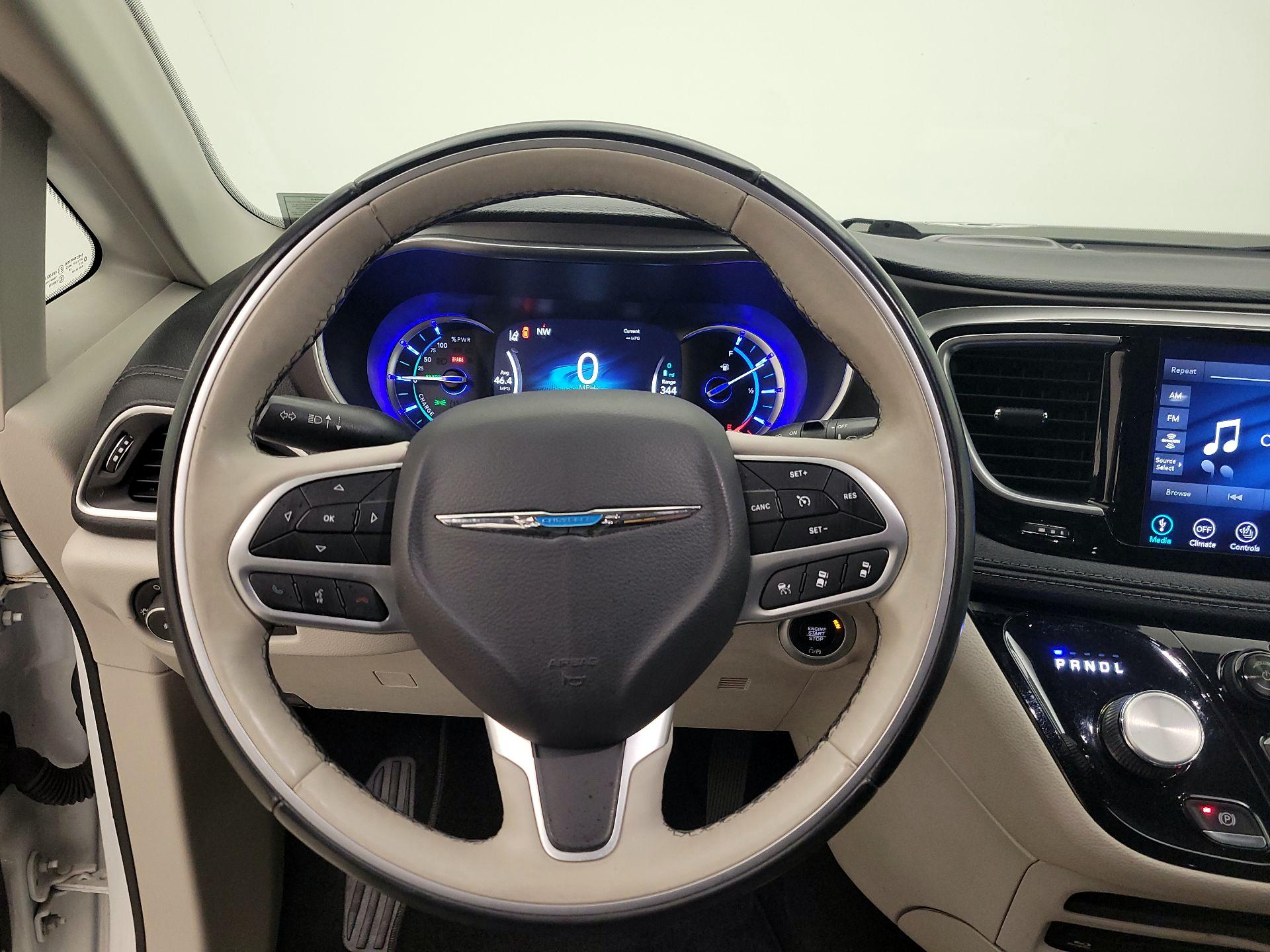 Thumbnail: 2018 Chrysler Pacifica - 10