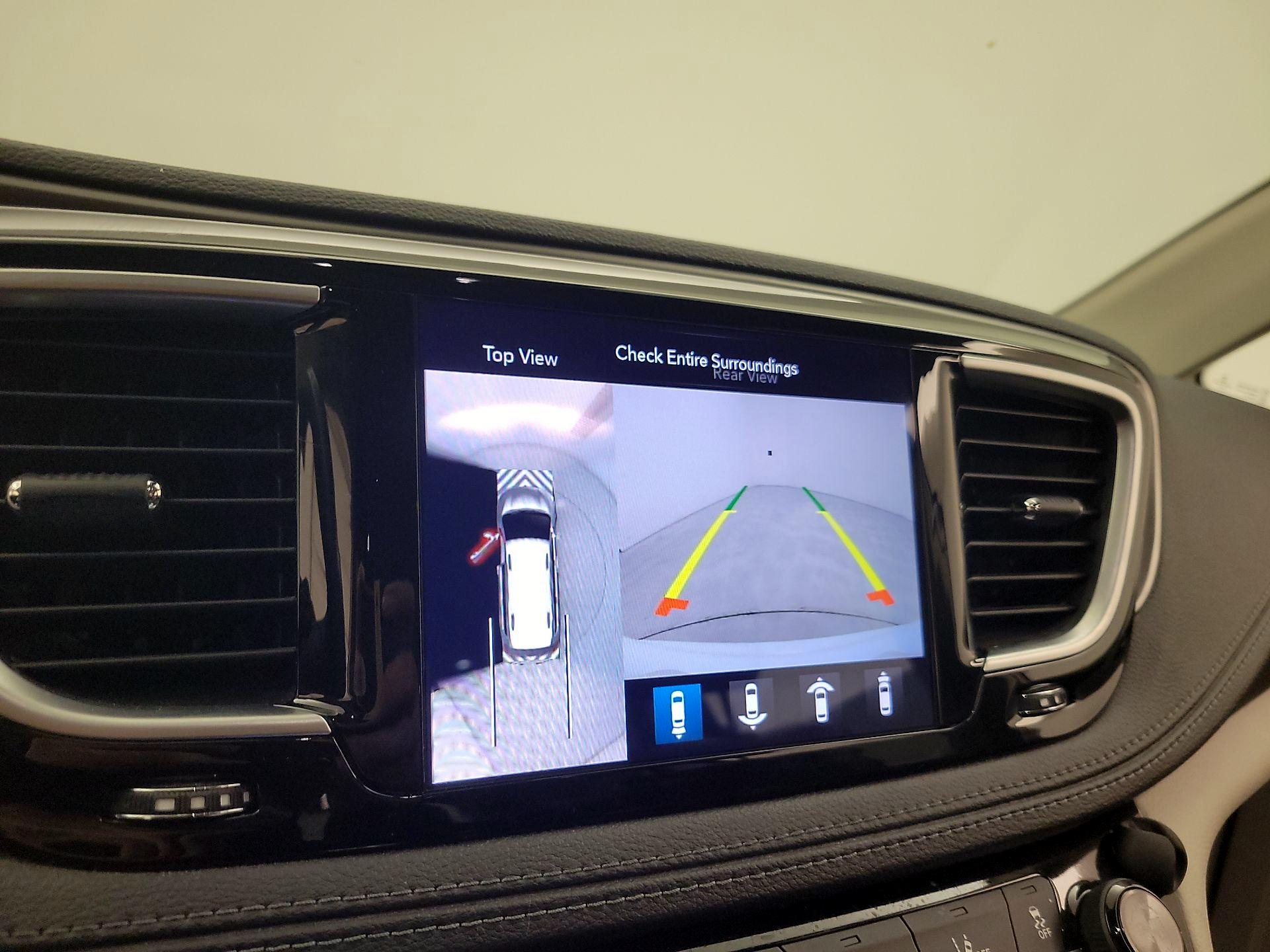 Thumbnail: 2018 Chrysler Pacifica - 14