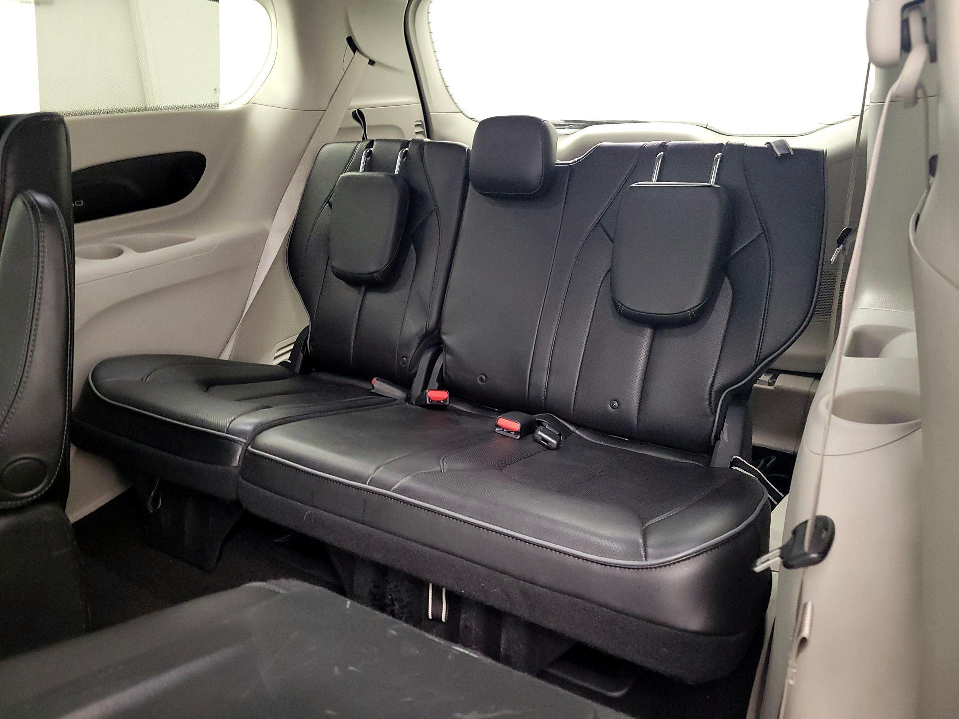 Thumbnail: 2018 Chrysler Pacifica - 20