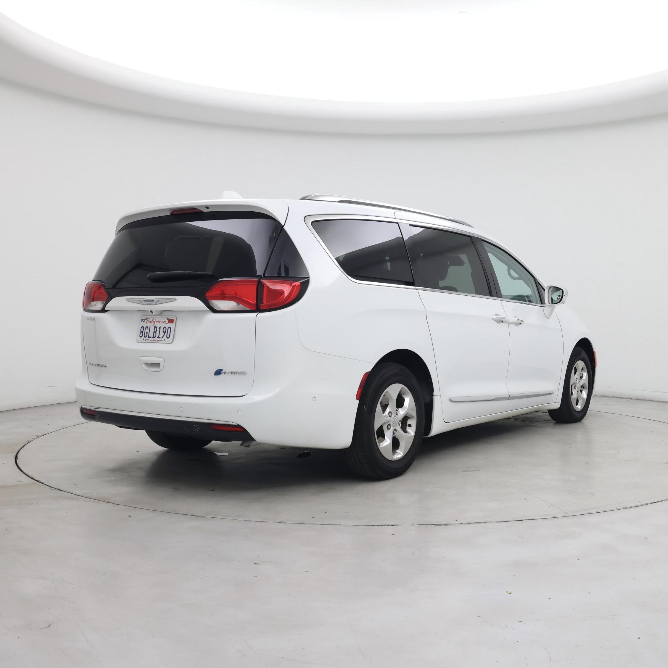 Thumbnail: 2018 Chrysler Pacifica - 8