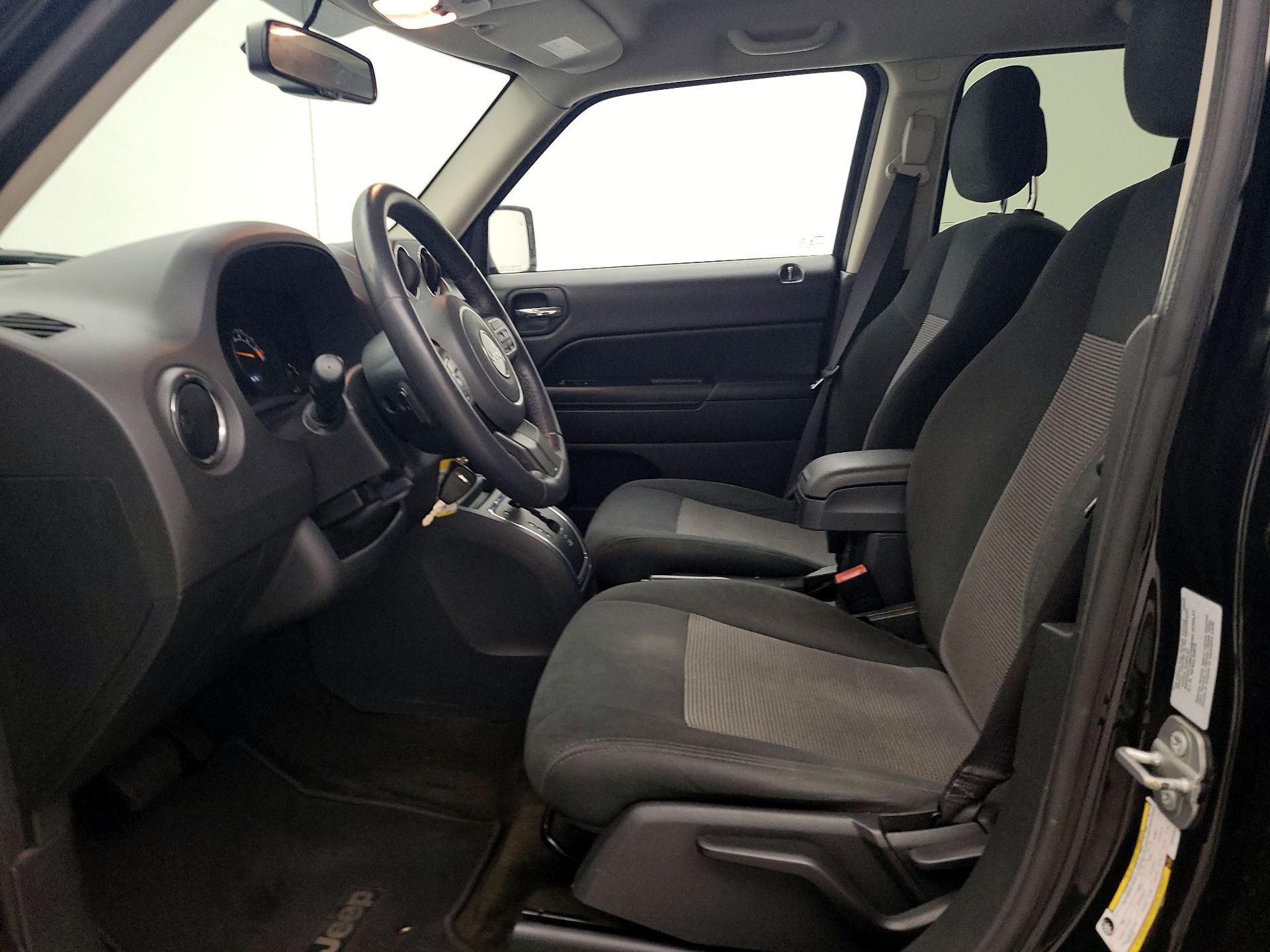 Thumbnail: 2016 Jeep Patriot - 11