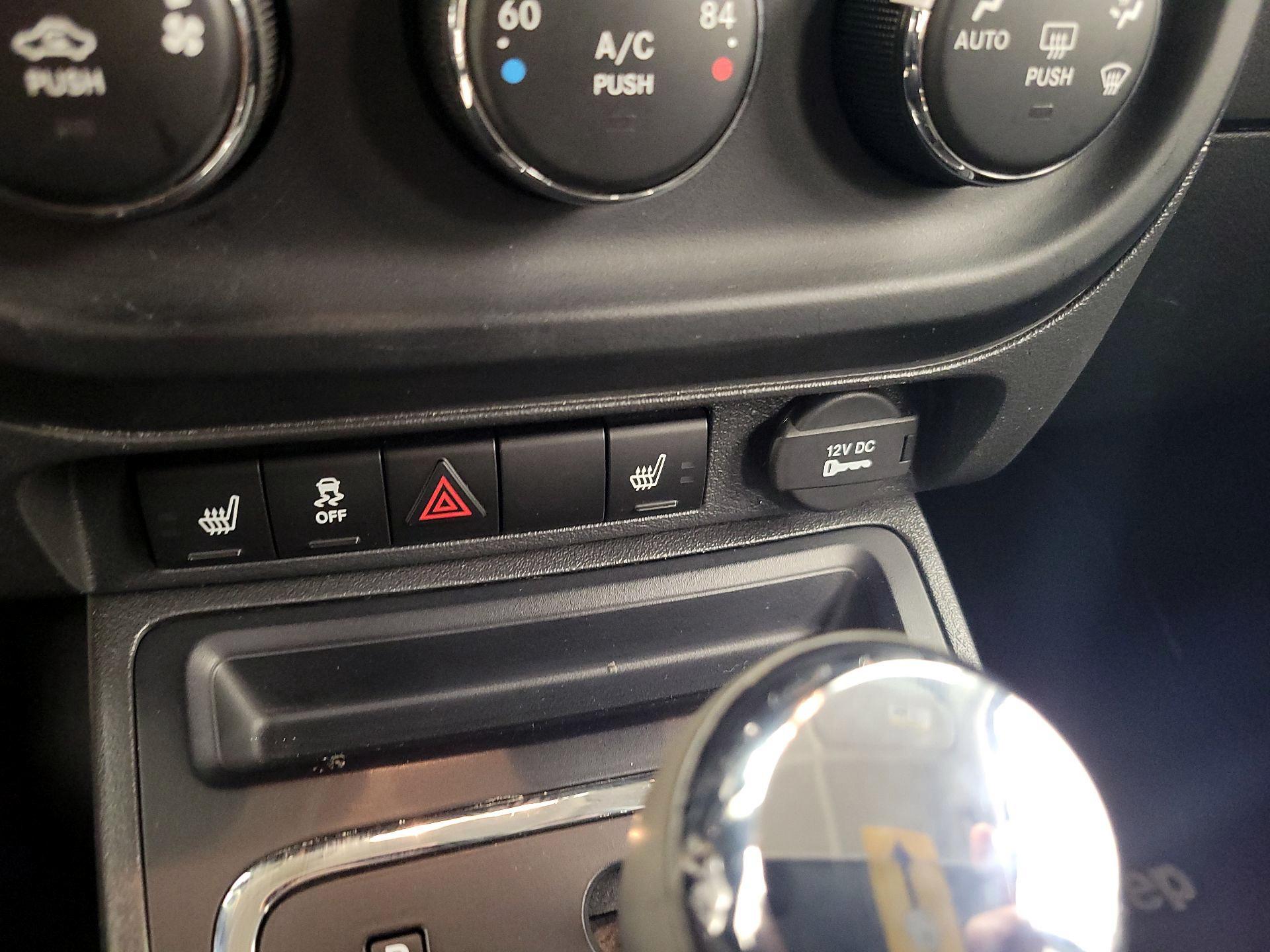 Thumbnail: 2016 Jeep Patriot - 17