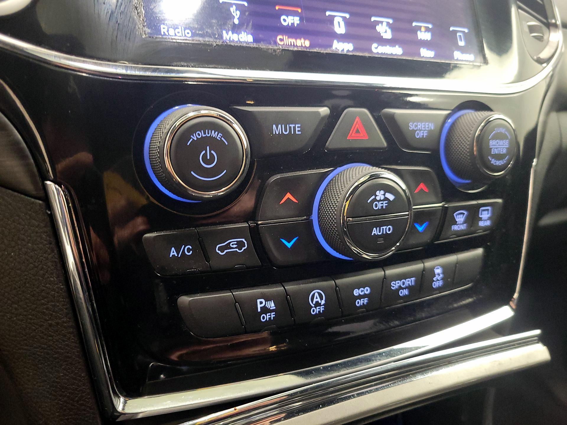 Thumbnail: 2019 Jeep Grand Cherokee - 16