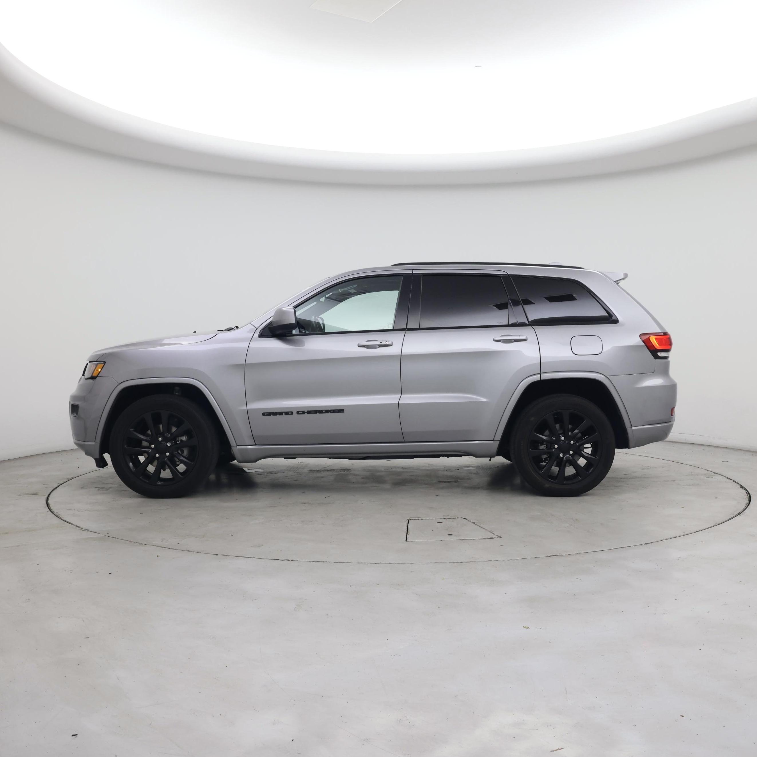 Thumbnail: 2019 Jeep Grand Cherokee - 3